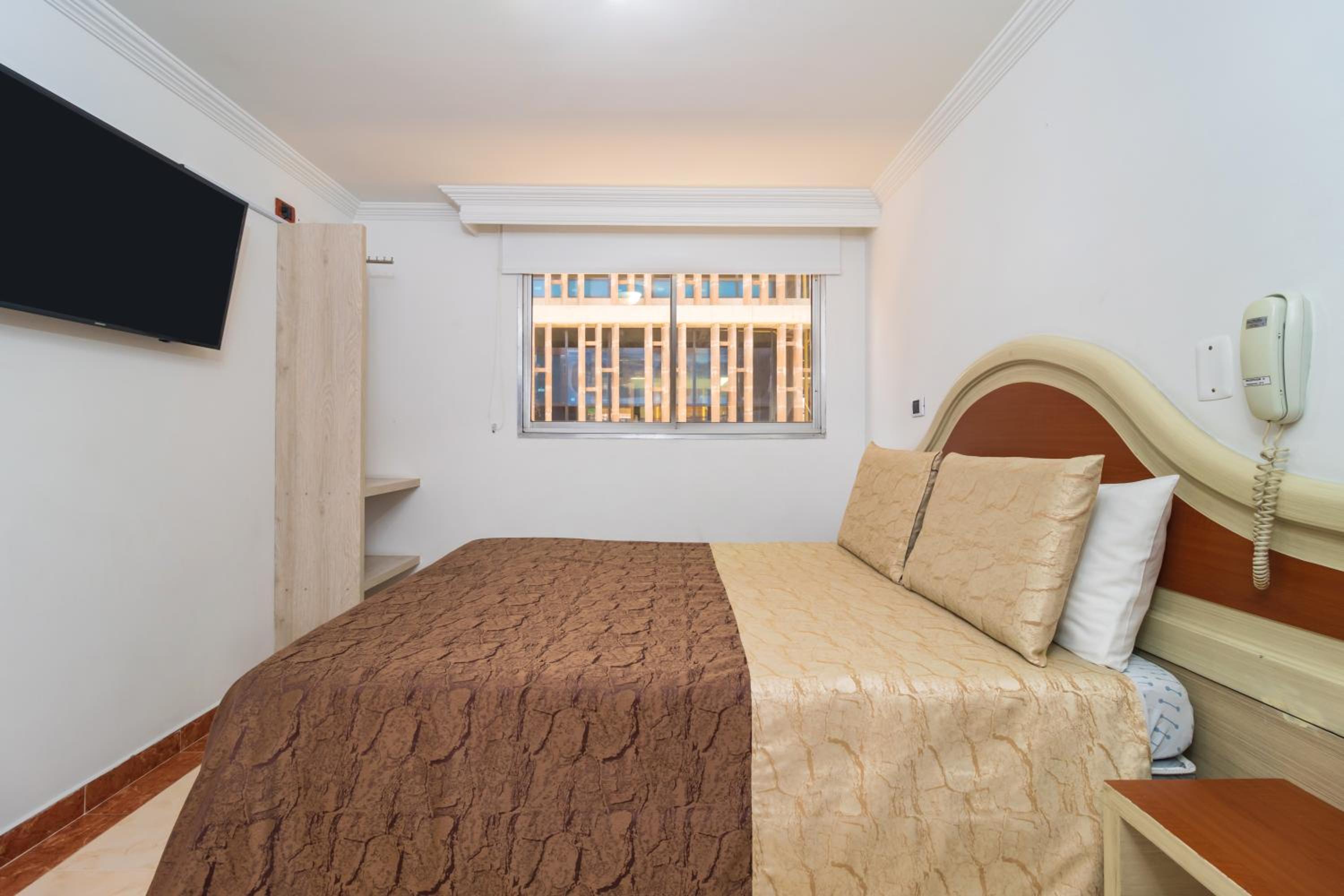 Standard Queen Room