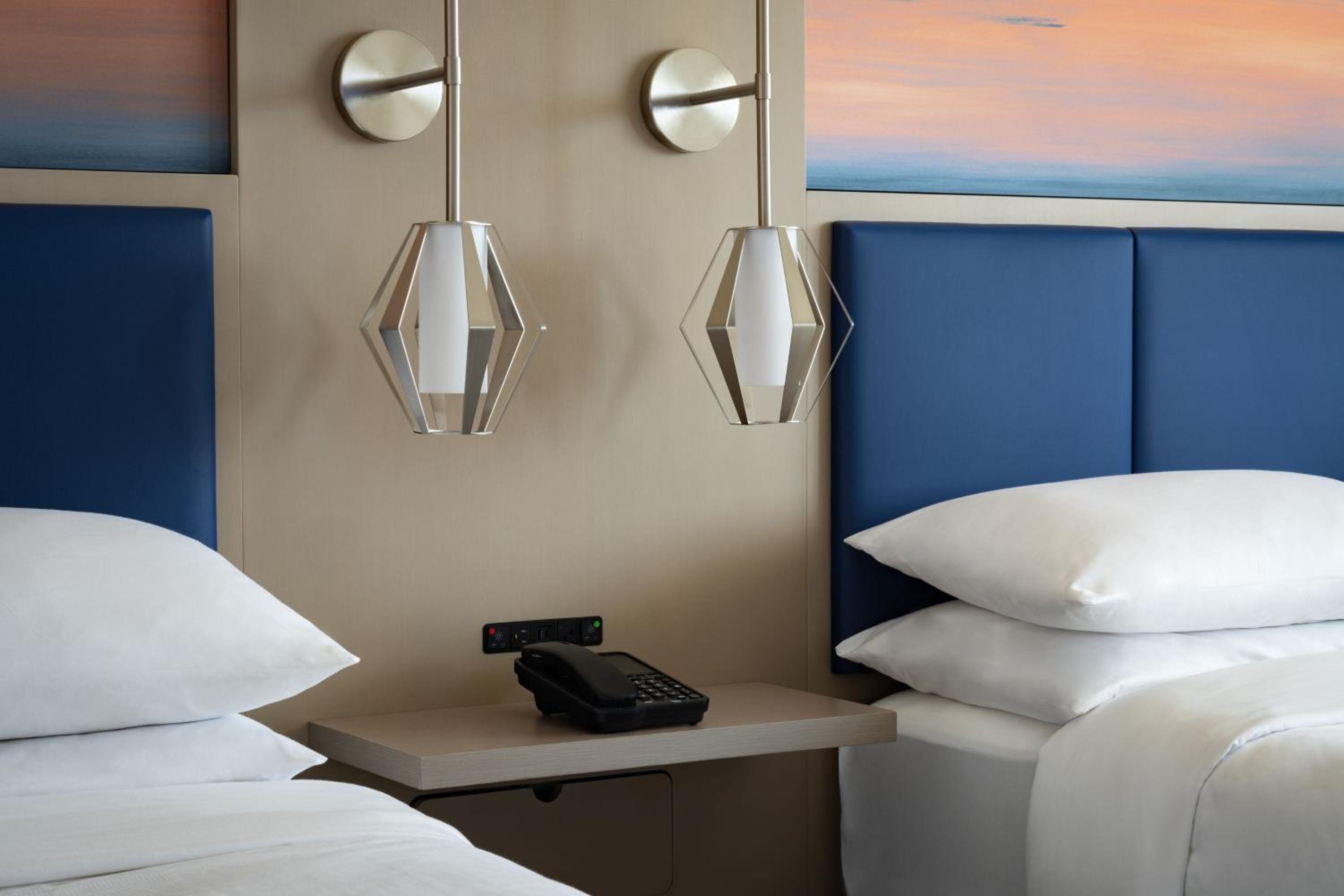 Guest Room with Two Double Beds - Photo 8