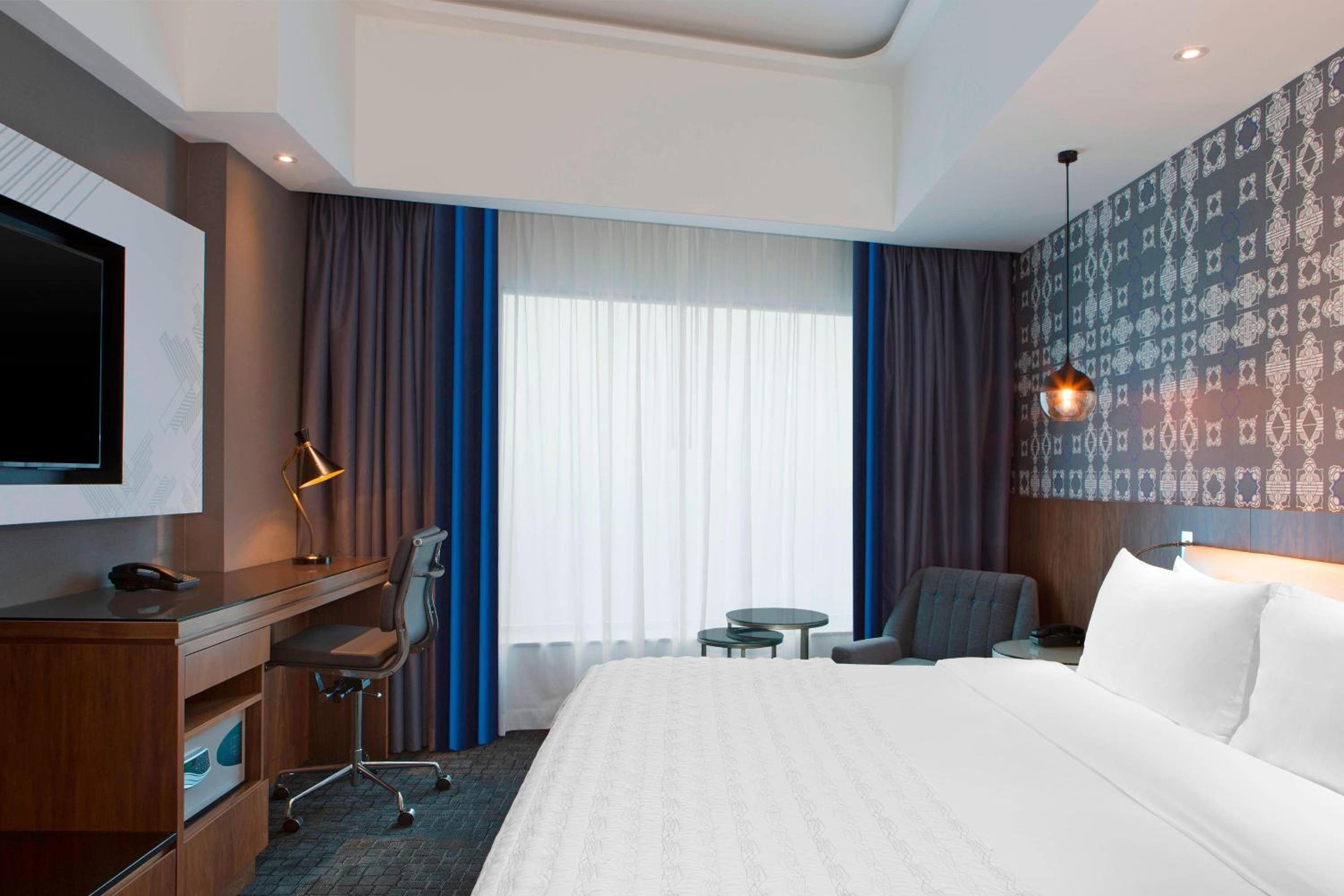 Le Meridien Club Room