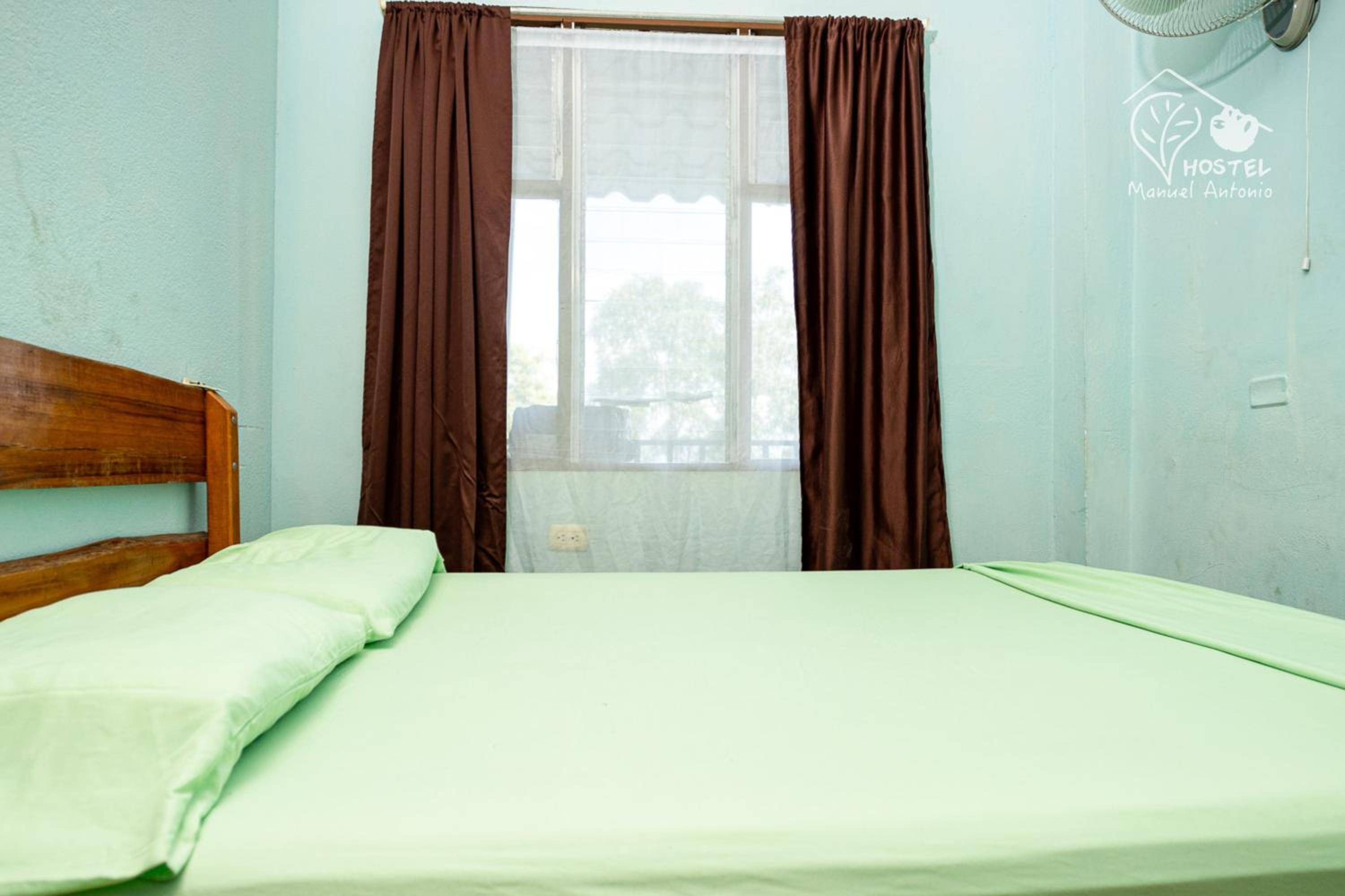 Double Room with Shared Bathroom photo 3