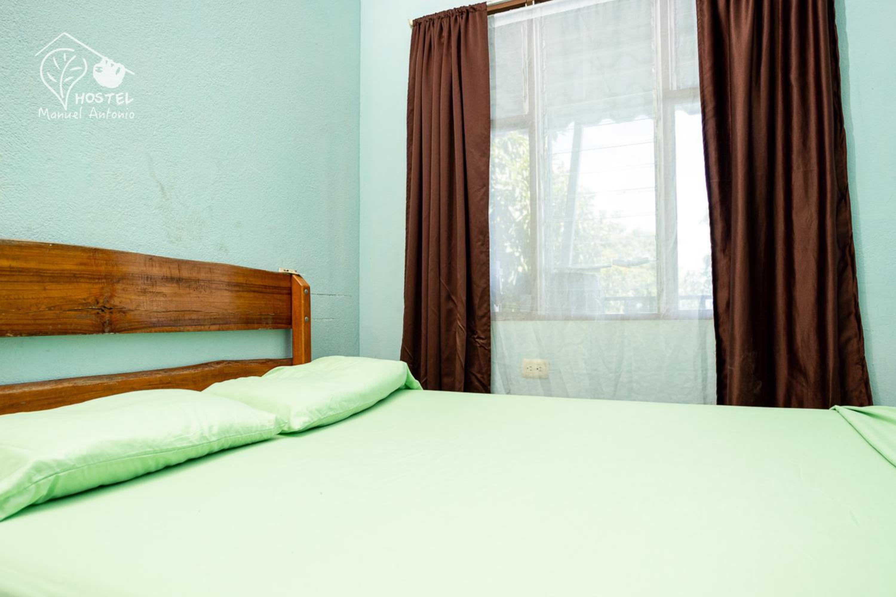 Double Room with Shared Bathroom photo 1