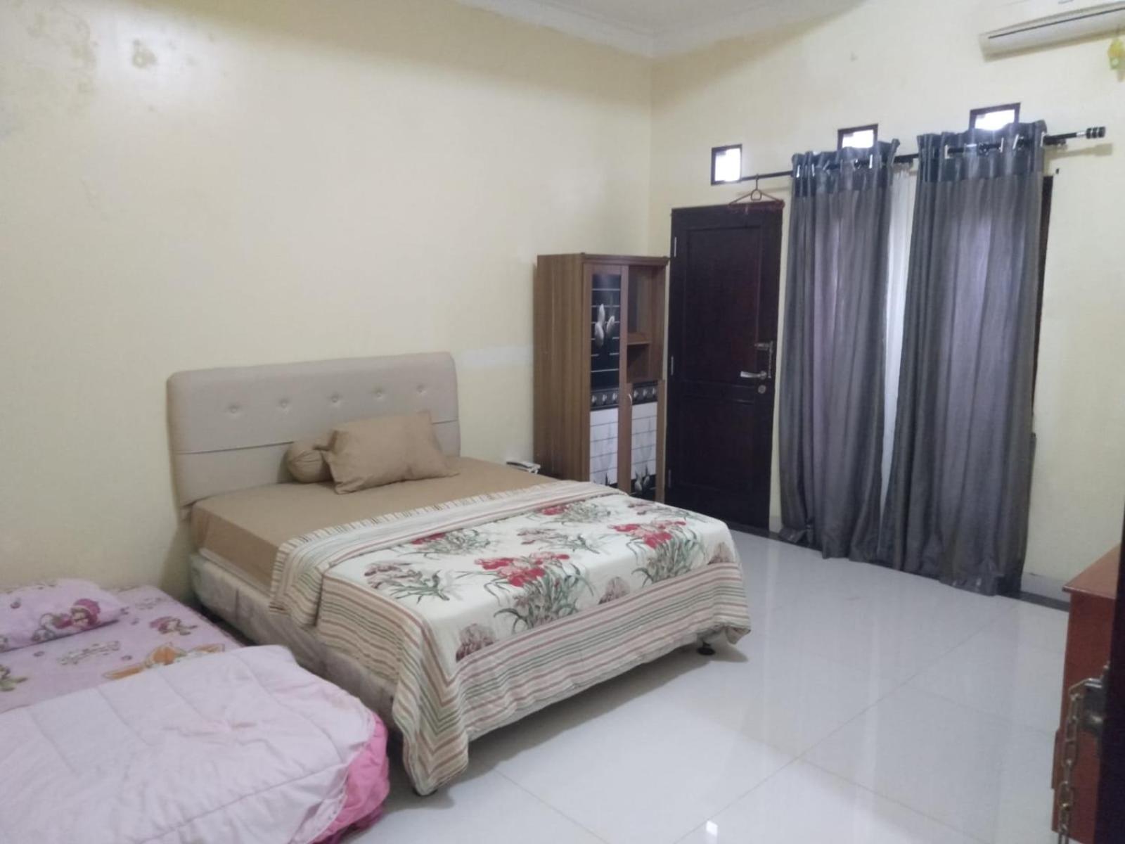 Deluxe Double Room (2 Adults + 1 Child) photo 2