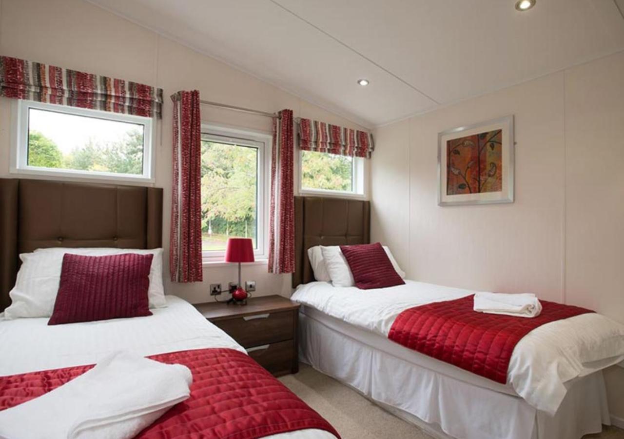 Three Bedroom Signature Lodge with Hot Tub photo 1
