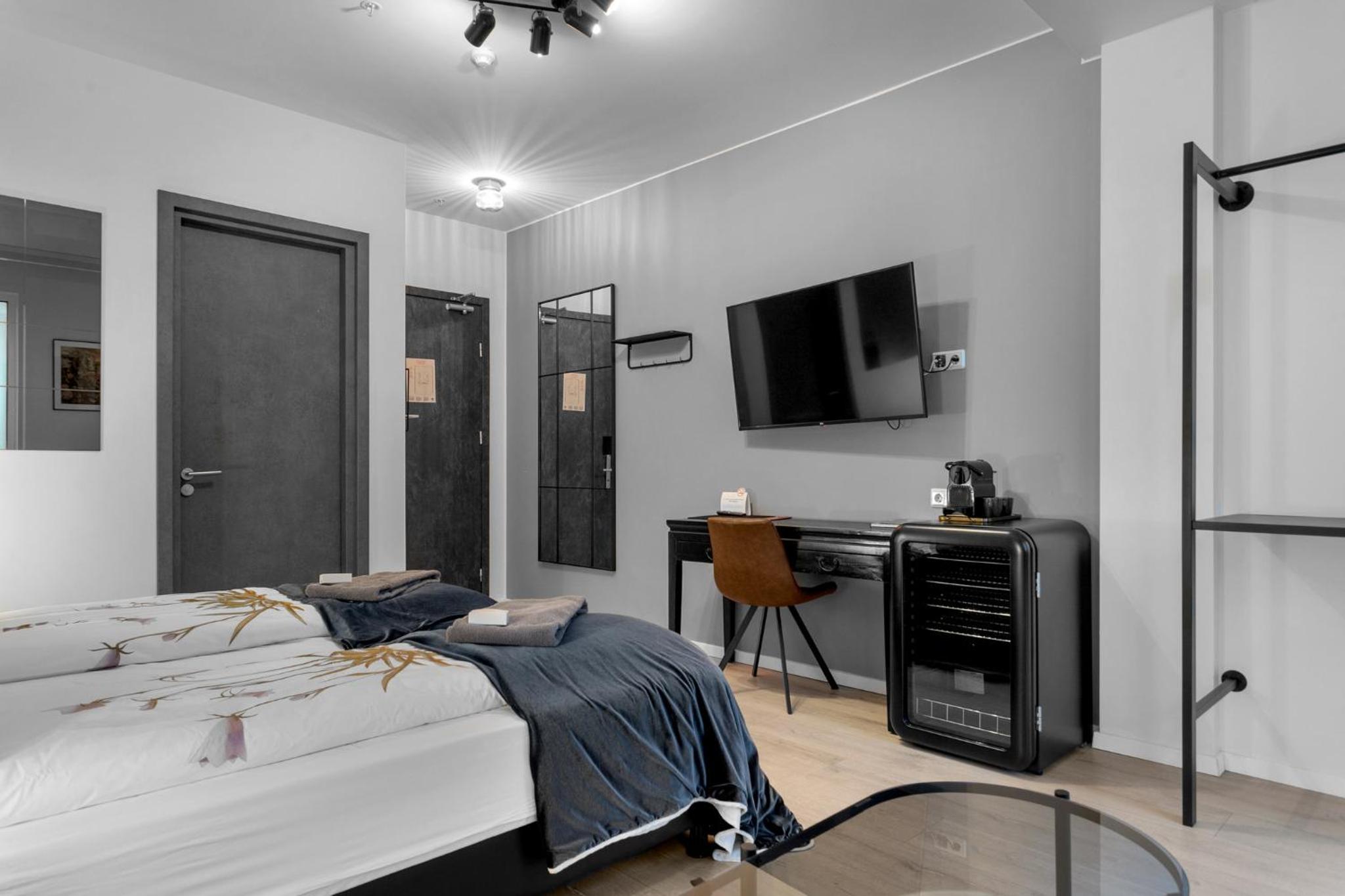 Superior King Room - Photo 8