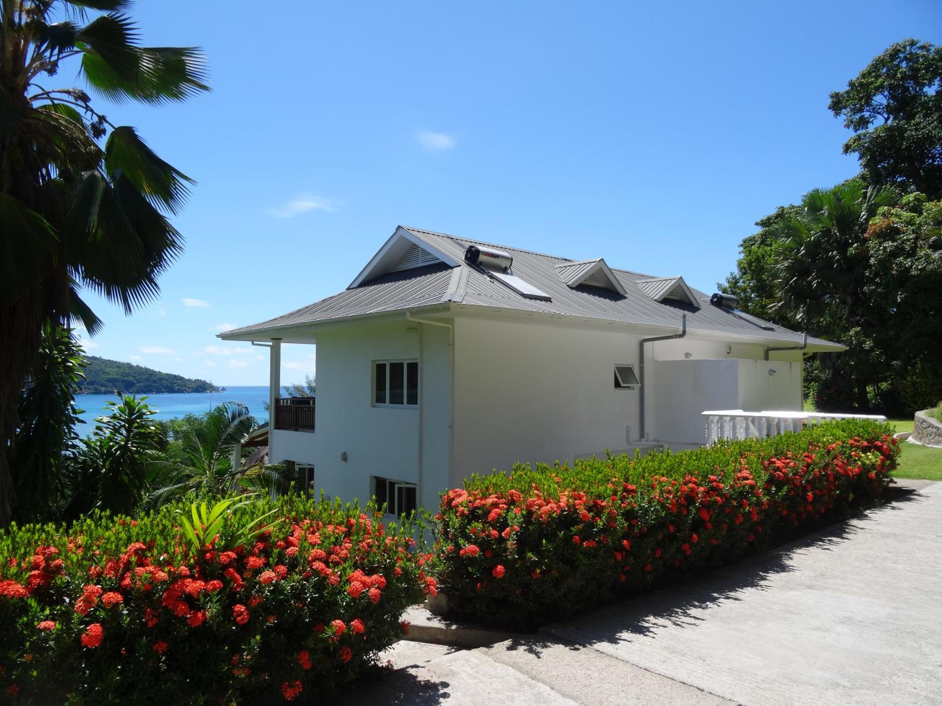 Standard Two-Bedroom Villa - Photo 16
