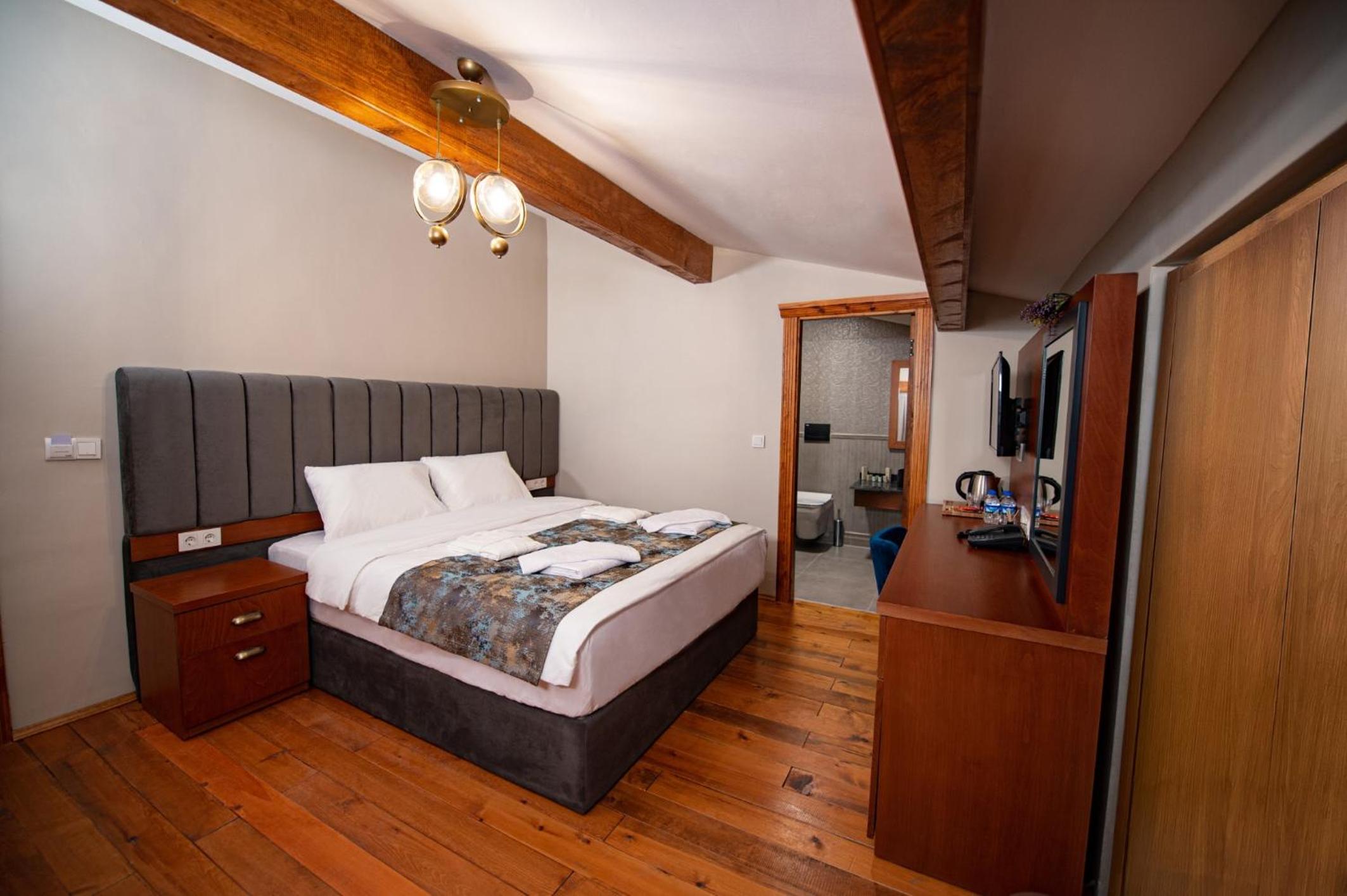 Standard Double Room - Photo 2