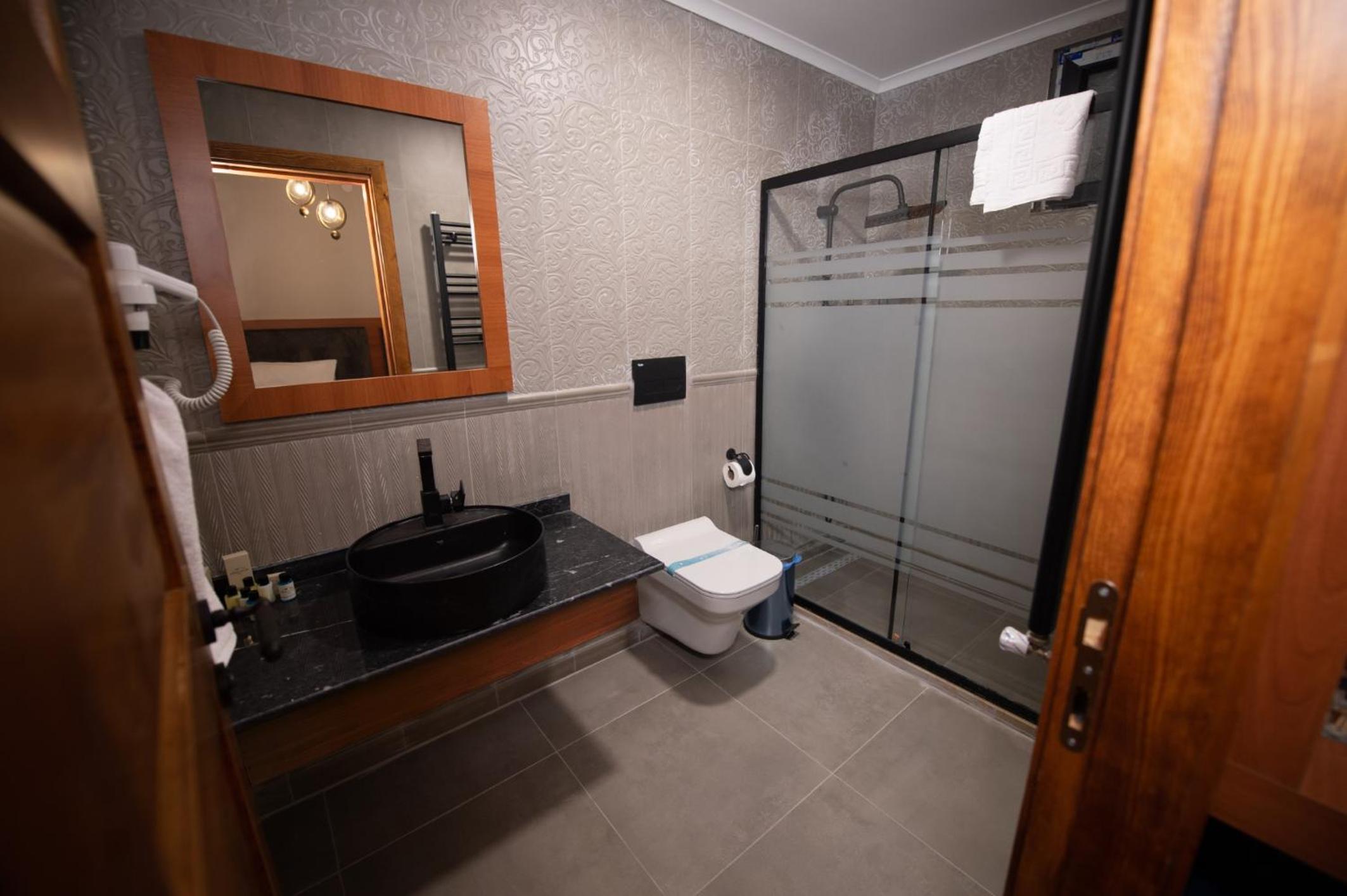 Standard Twin Room - Photo 2