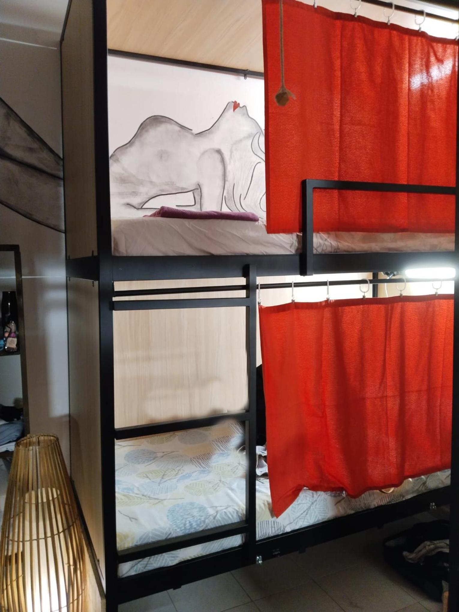 Cama en habitación compartida de 6 camas
