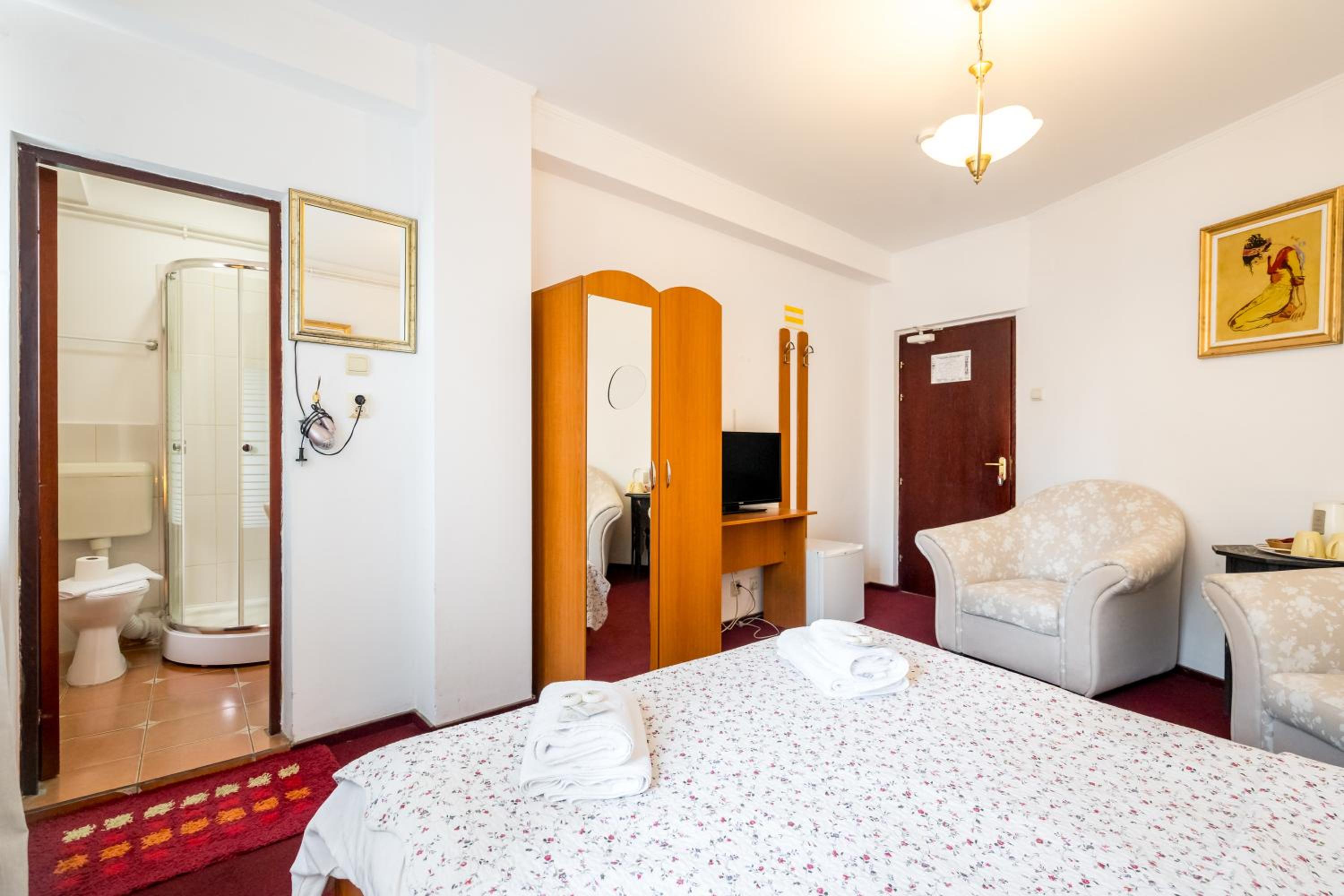 Double Room - Photo 1
