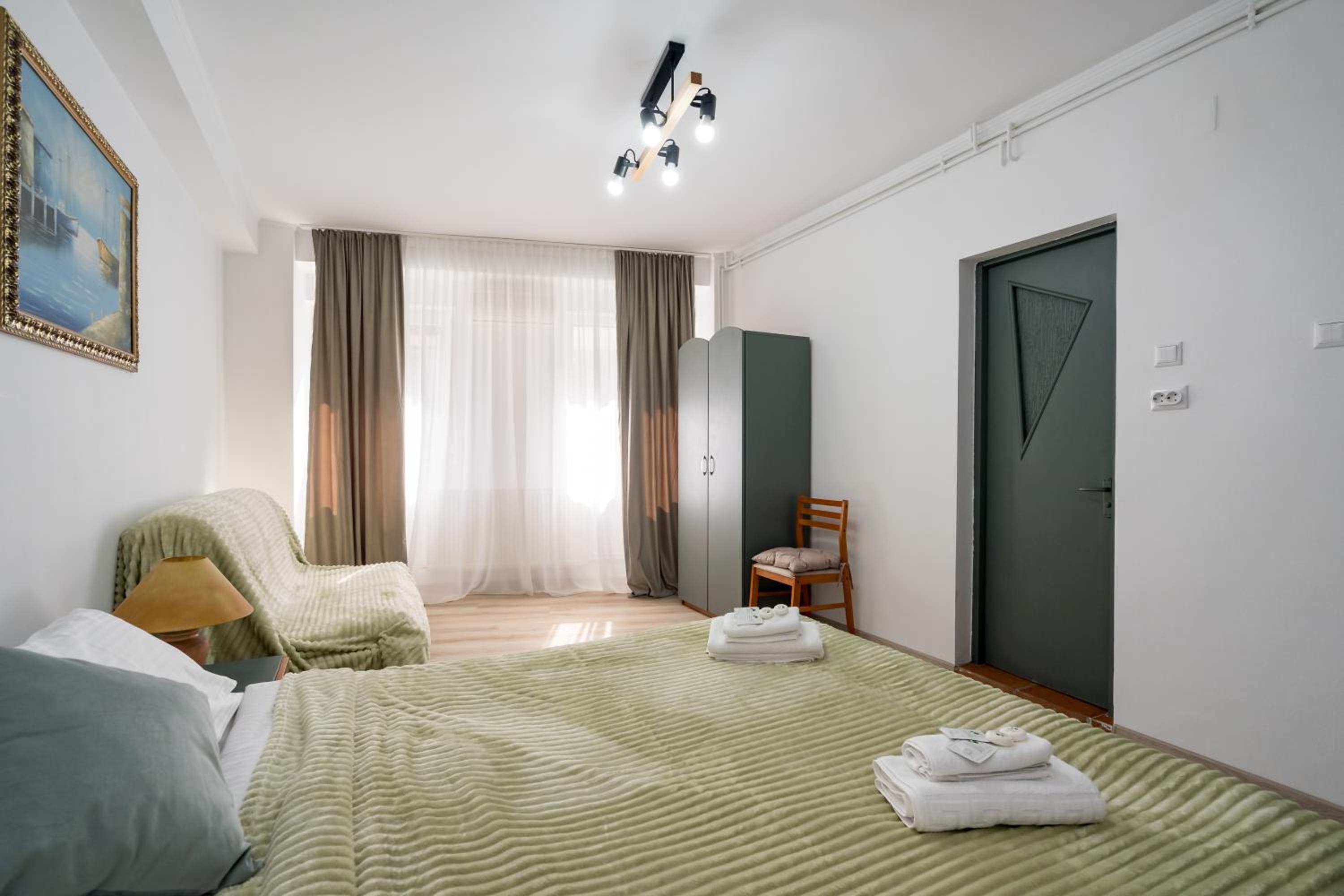 Deluxe Family Room - Photo 10