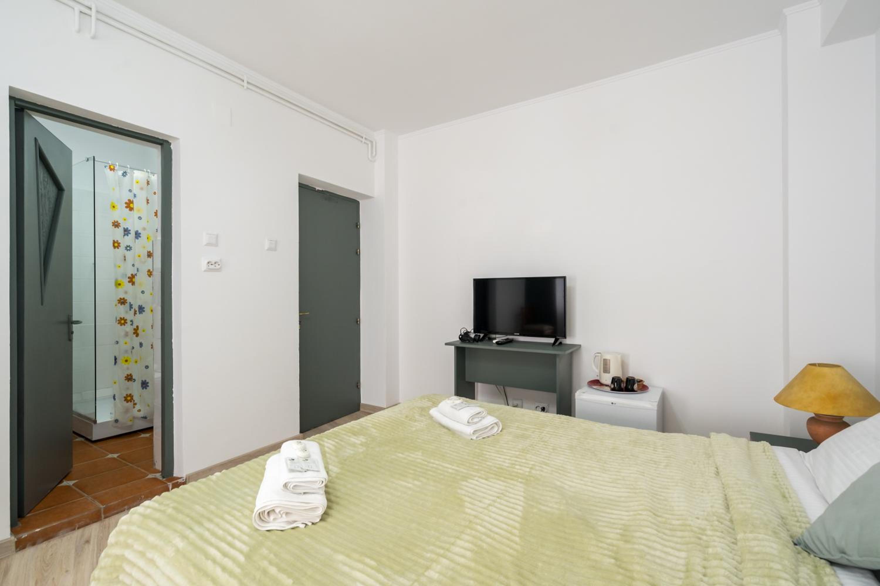 Deluxe Family Room - Photo 2