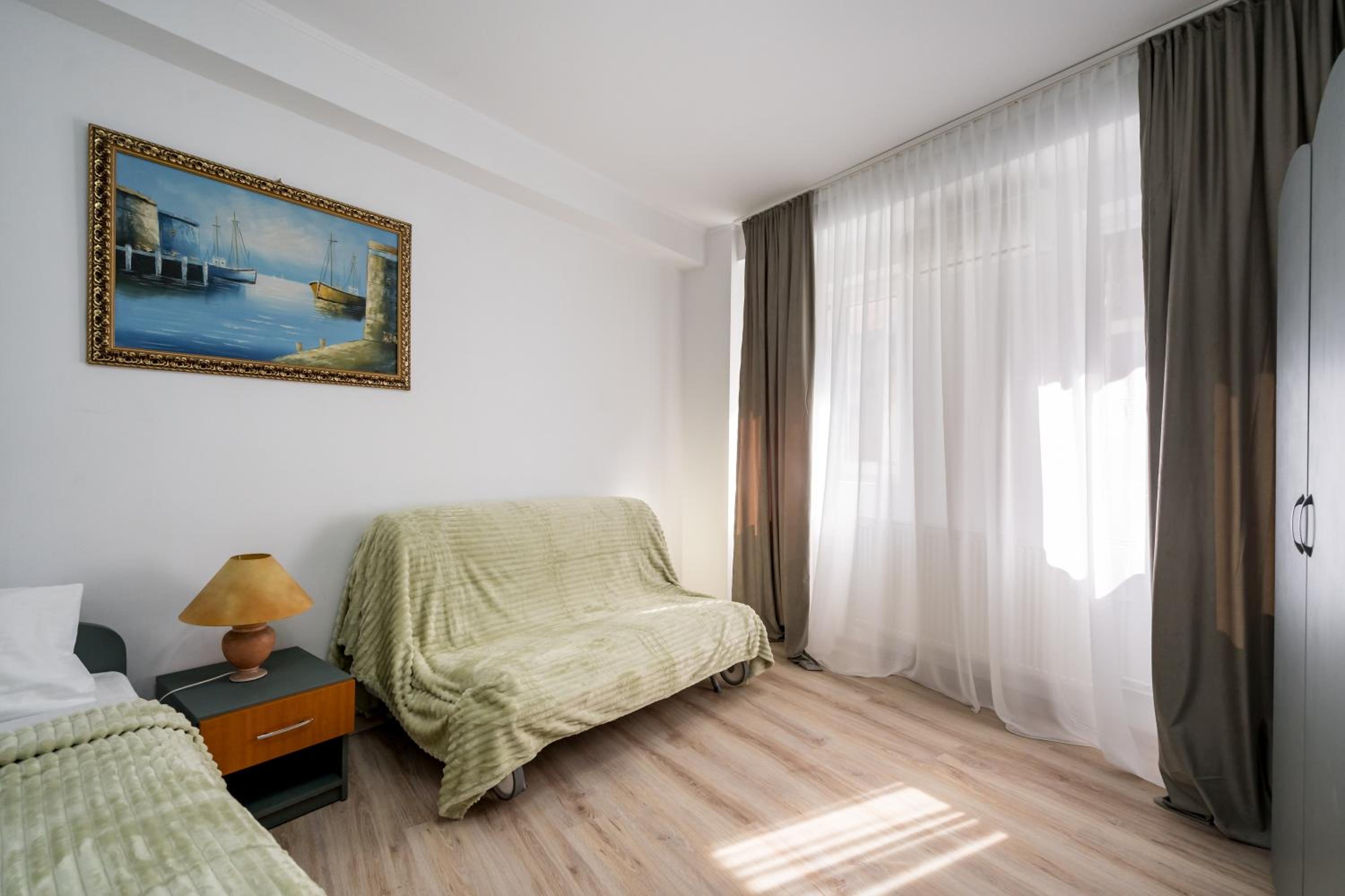 Deluxe Family Room - Photo 11