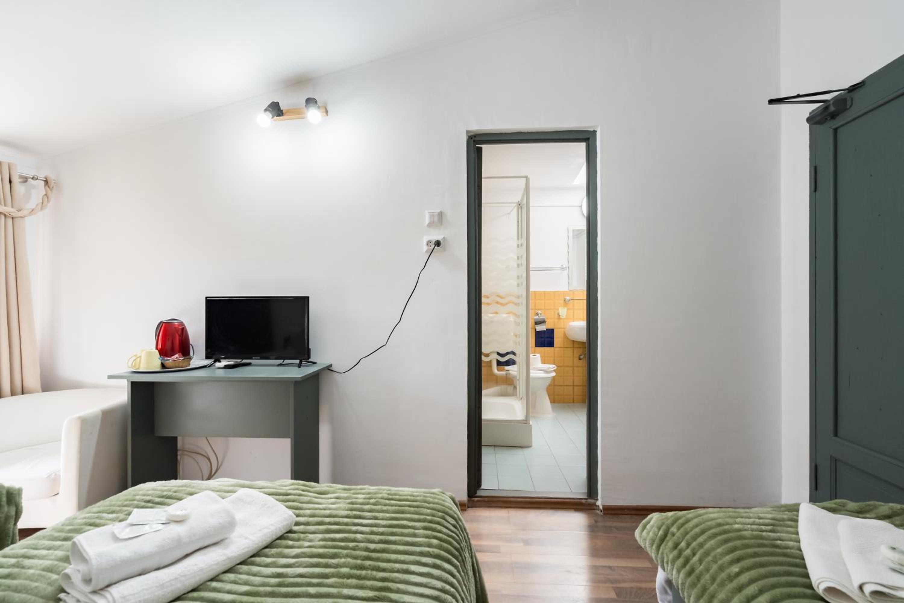Triple Room - Photo 6