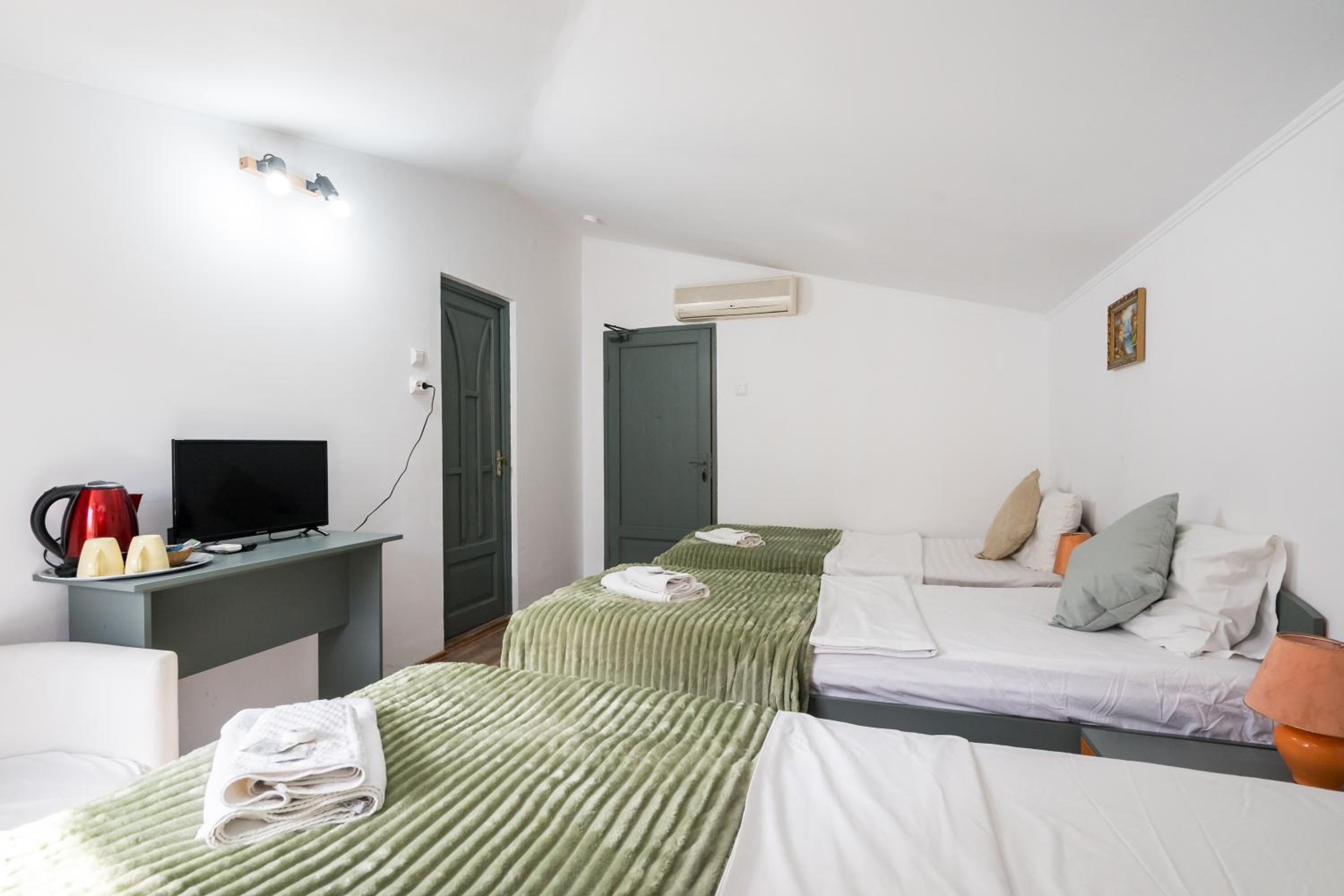Triple Room - Photo 2