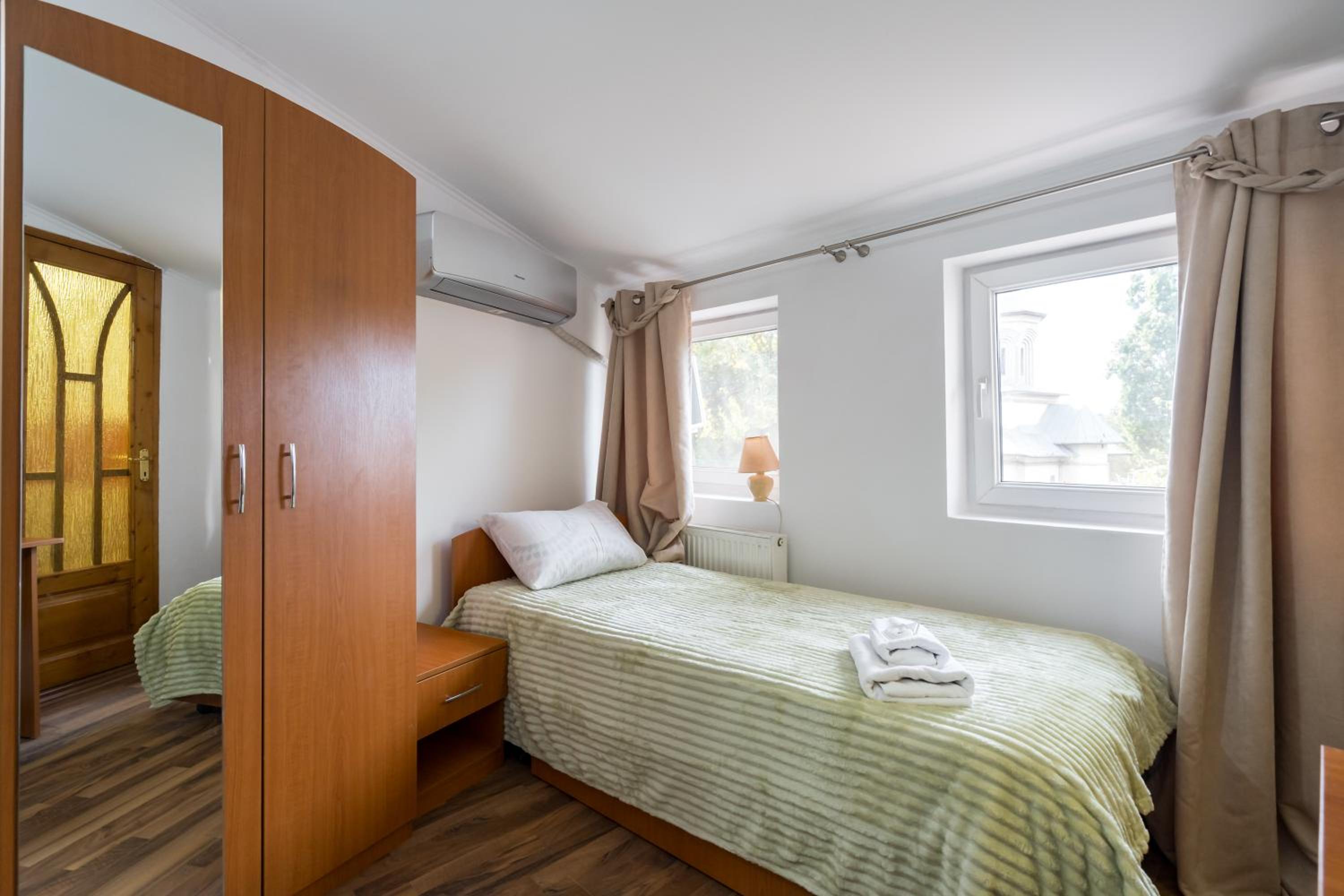 Twin Room - Photo 2
