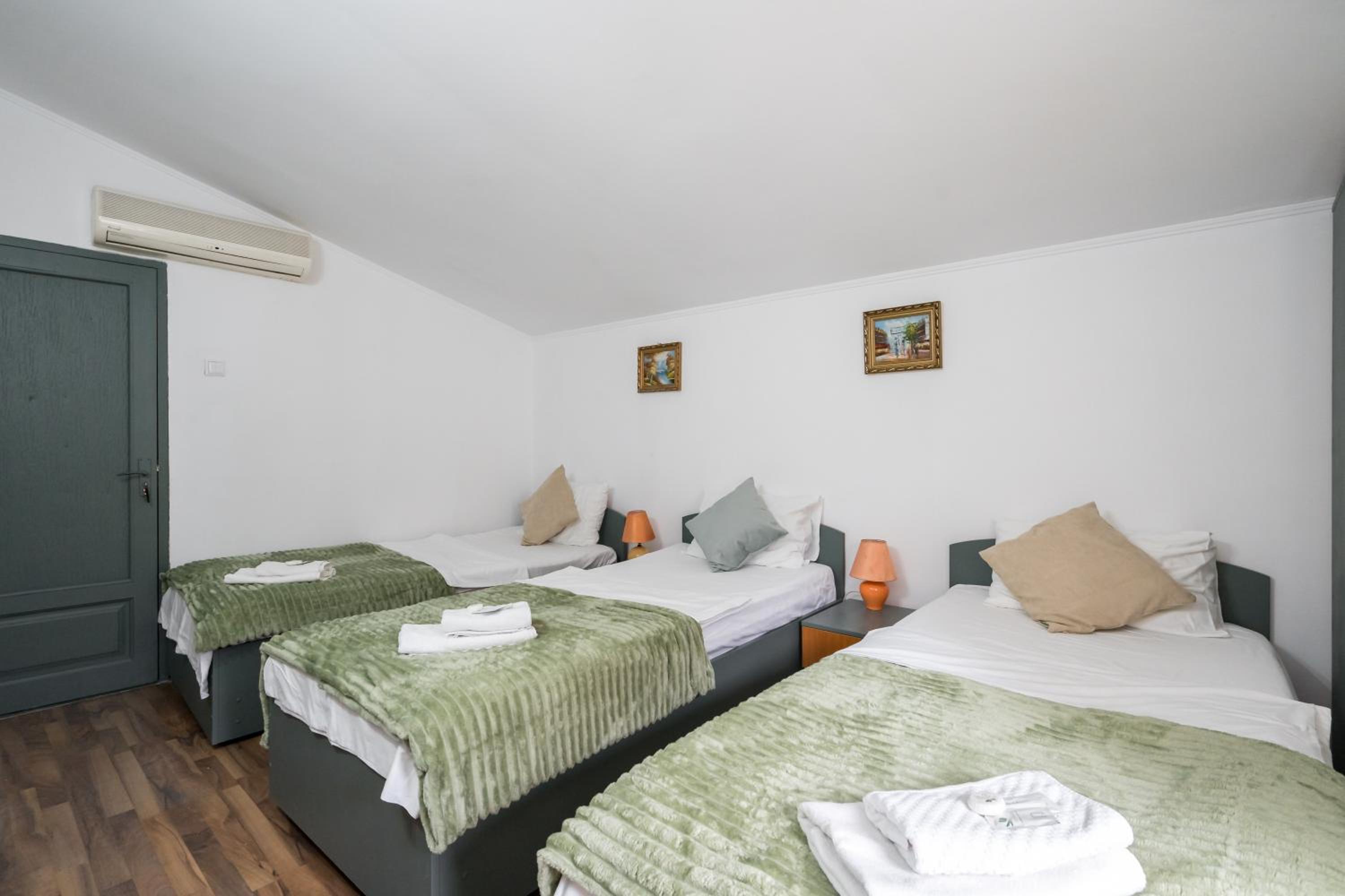 Triple Room - Photo 7