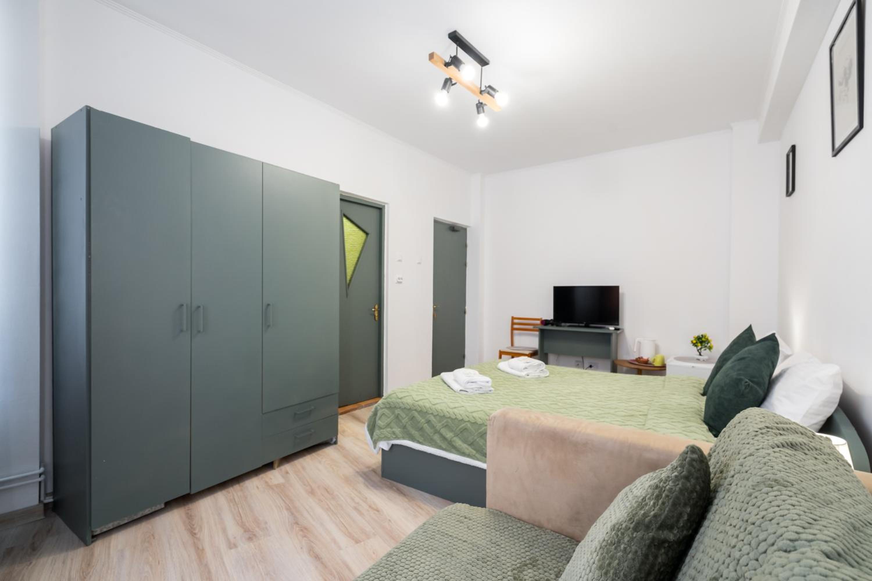 Deluxe Family Room - Photo 12
