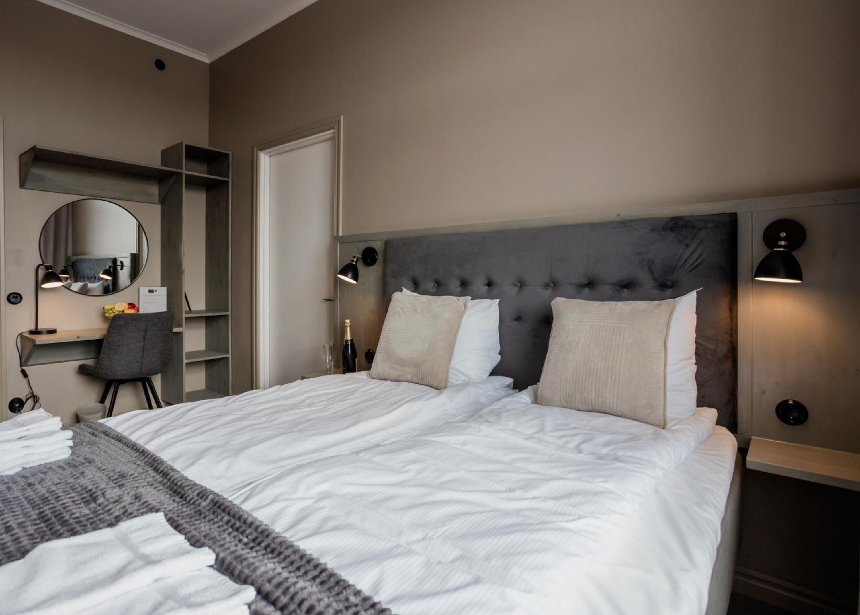Double Room with Shared Bathroom photo 3