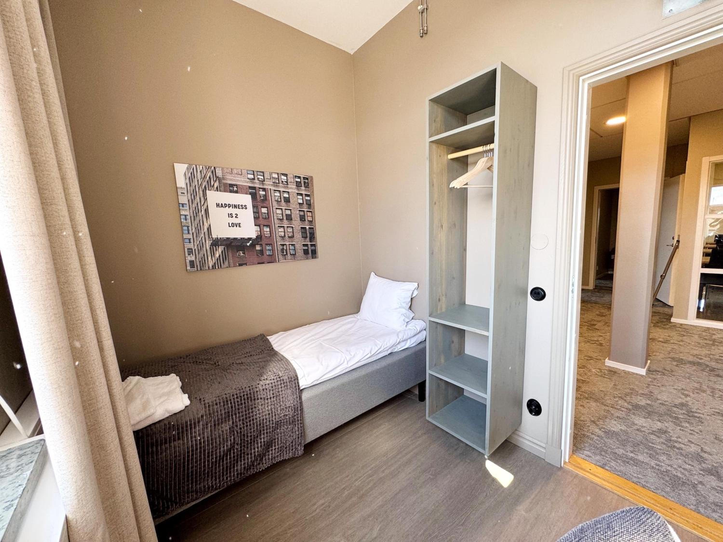 Single Room with Shared Bathroom photo 2