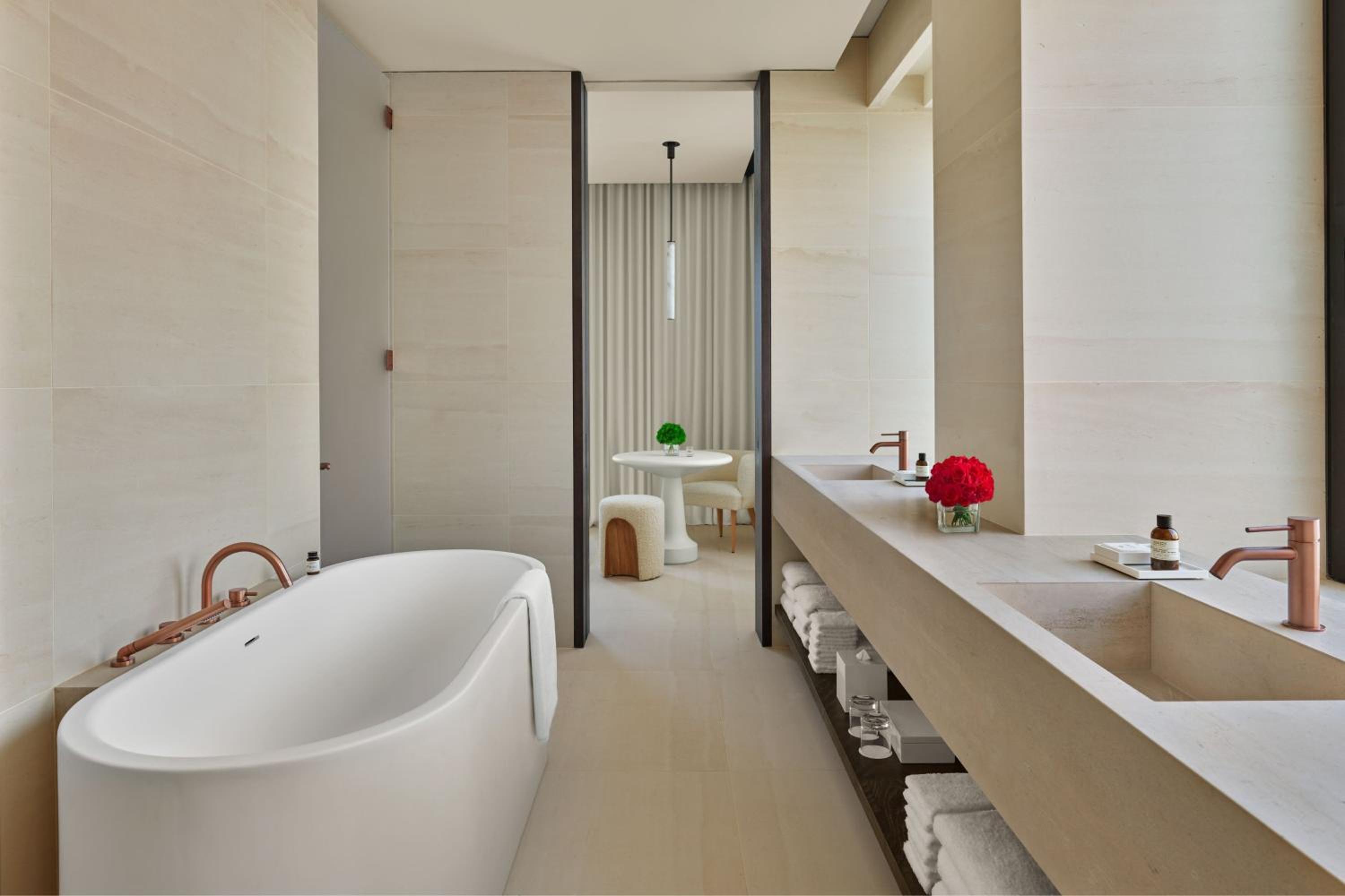 One-Bedroom Corner Suite with City View thumbnail 5