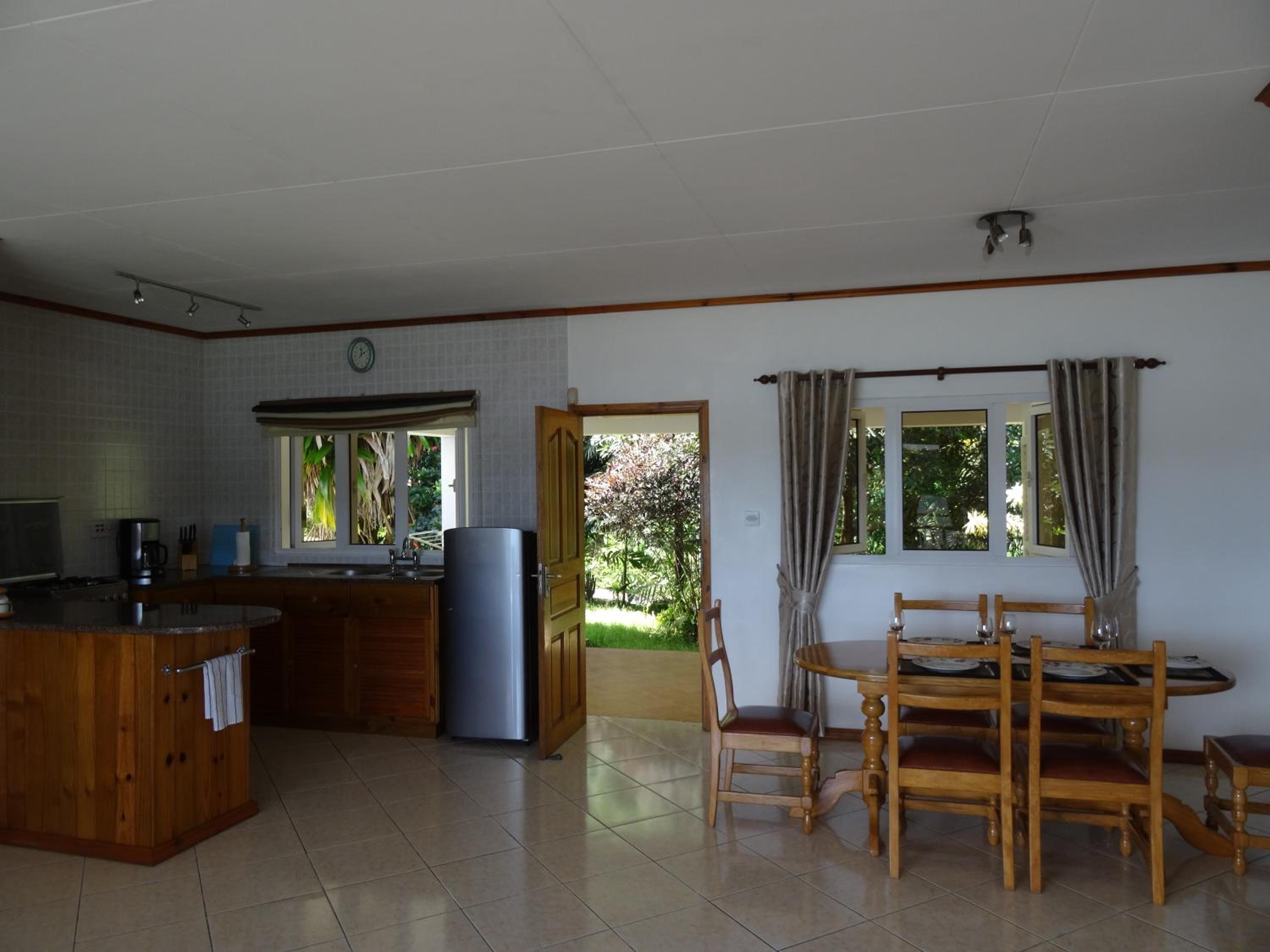 Standard Two-Bedroom Villa - Photo 18