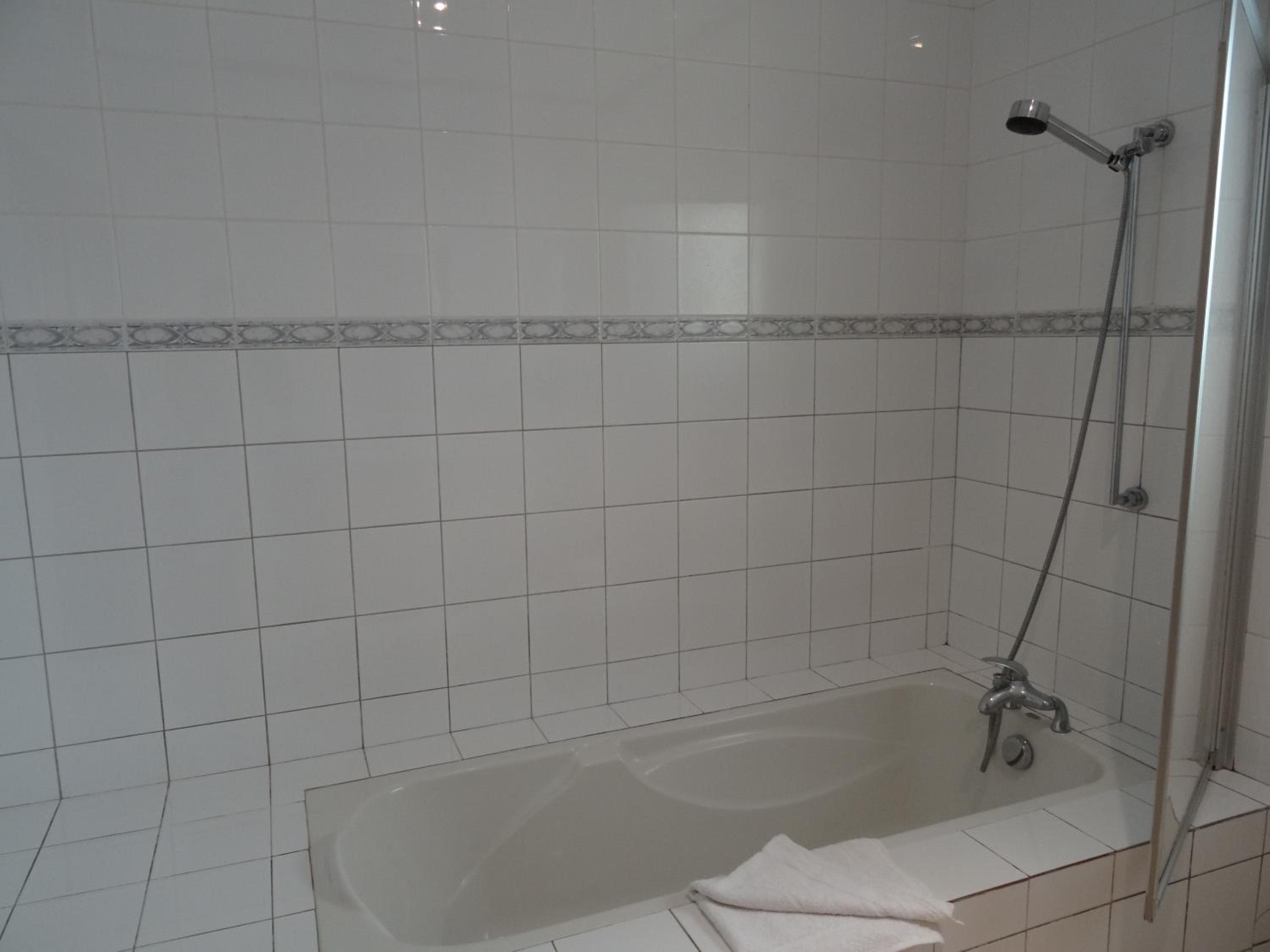 Standard Two-Bedroom Villa - Photo 20