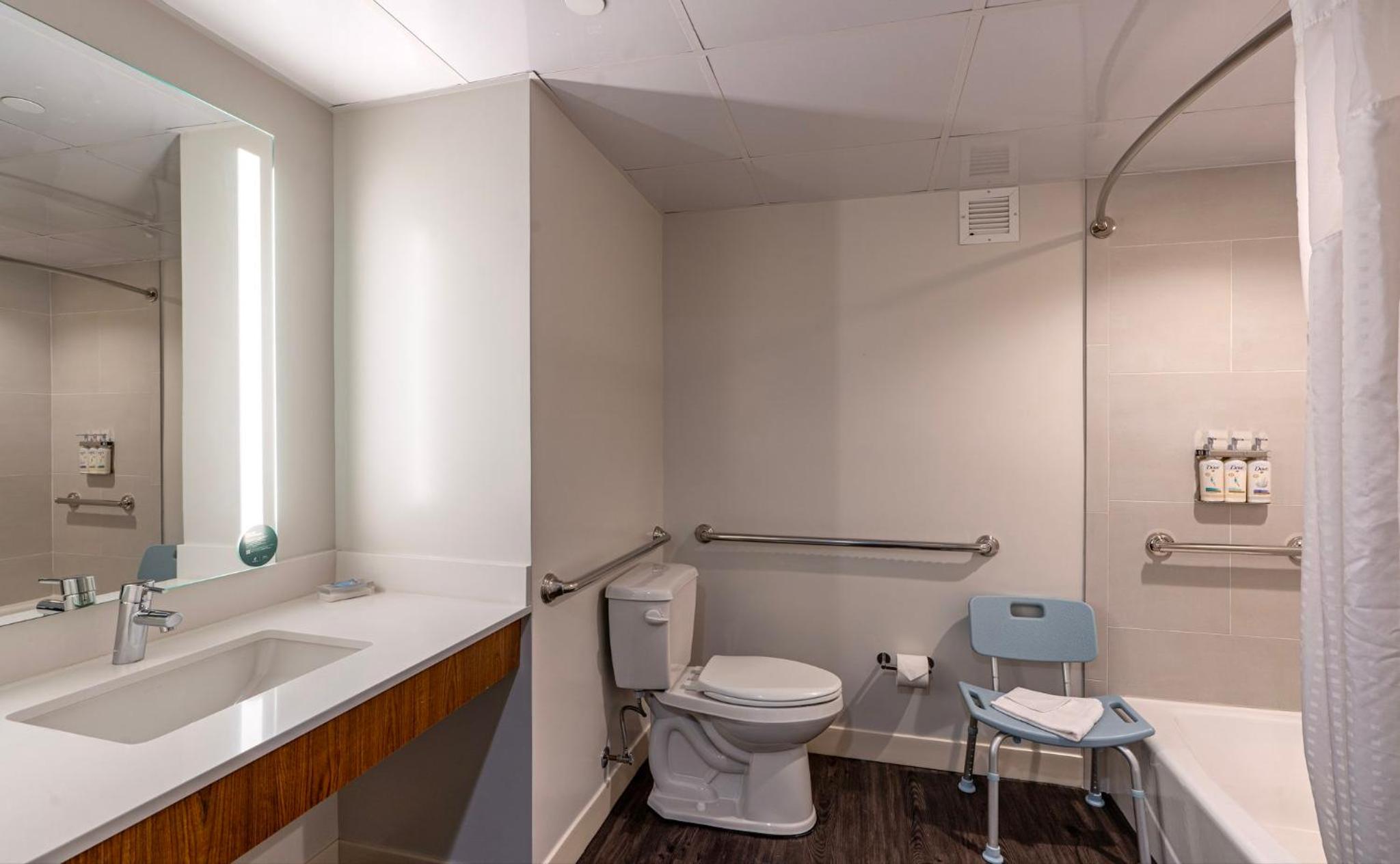 Premium King Room - Communications and Mobility Accessible - Photo 3