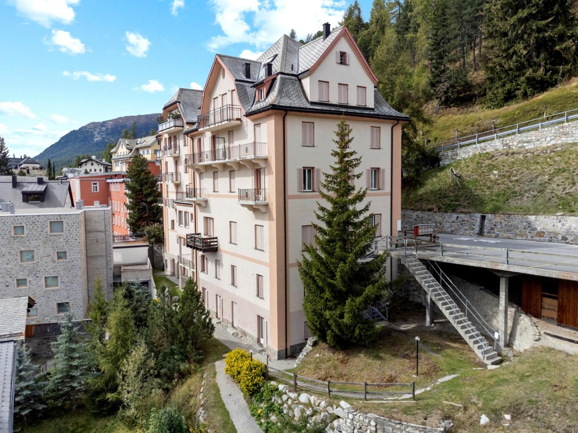 Apartment with Mountain View photo 3