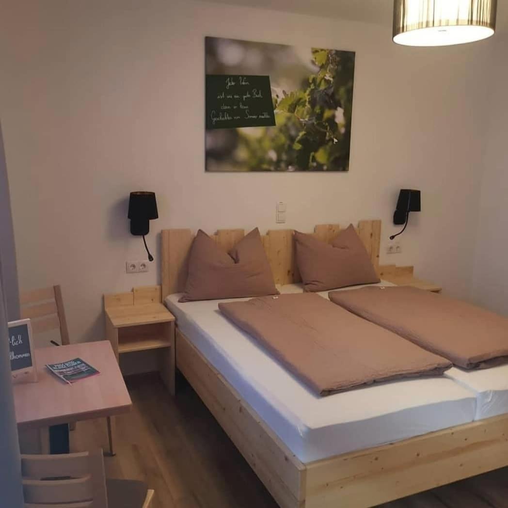 Deluxe Double Room with Shower photo 3