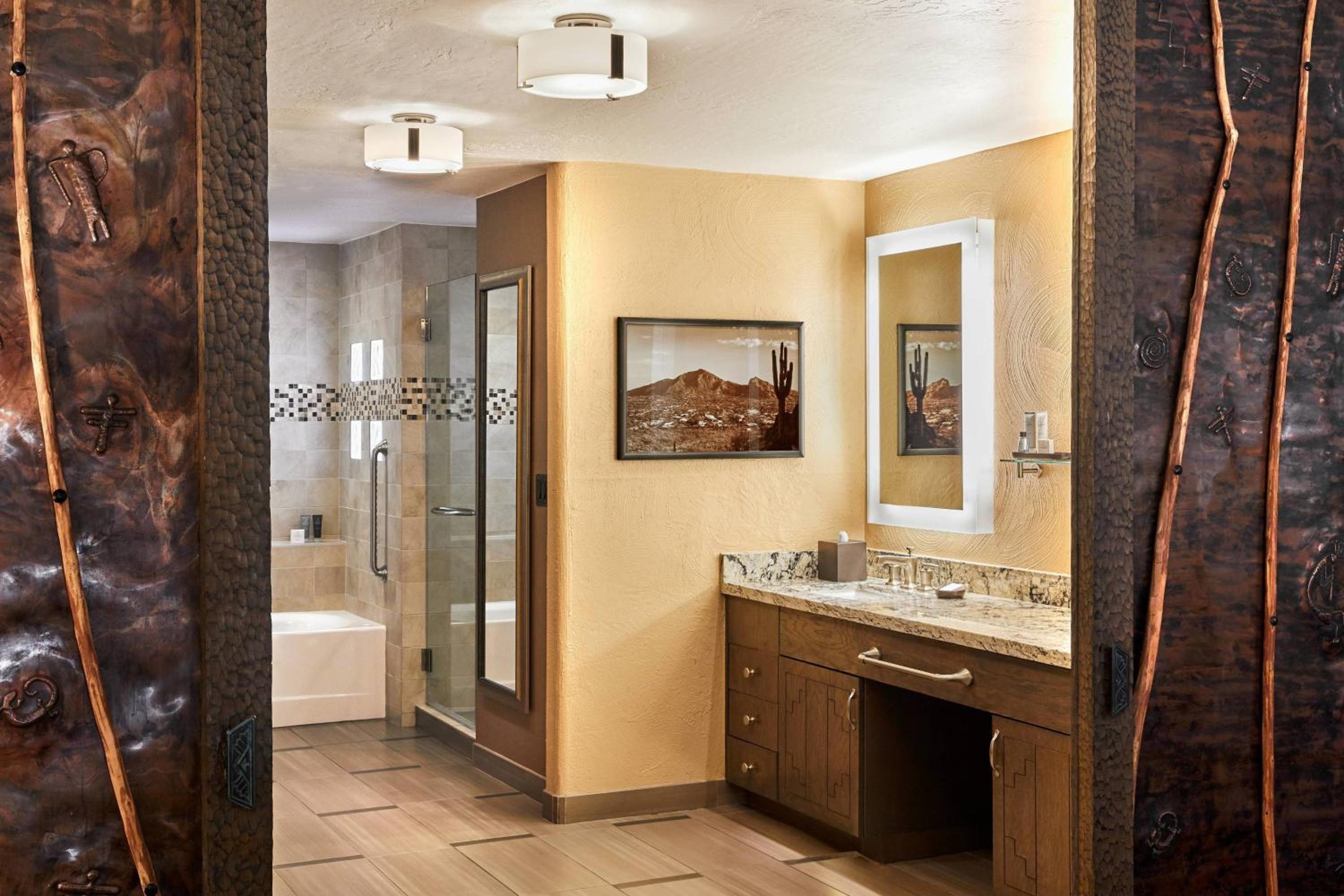 Sonoran One Bedroom Suite, 1 Bedroom Suite, 1 King - Photo 5