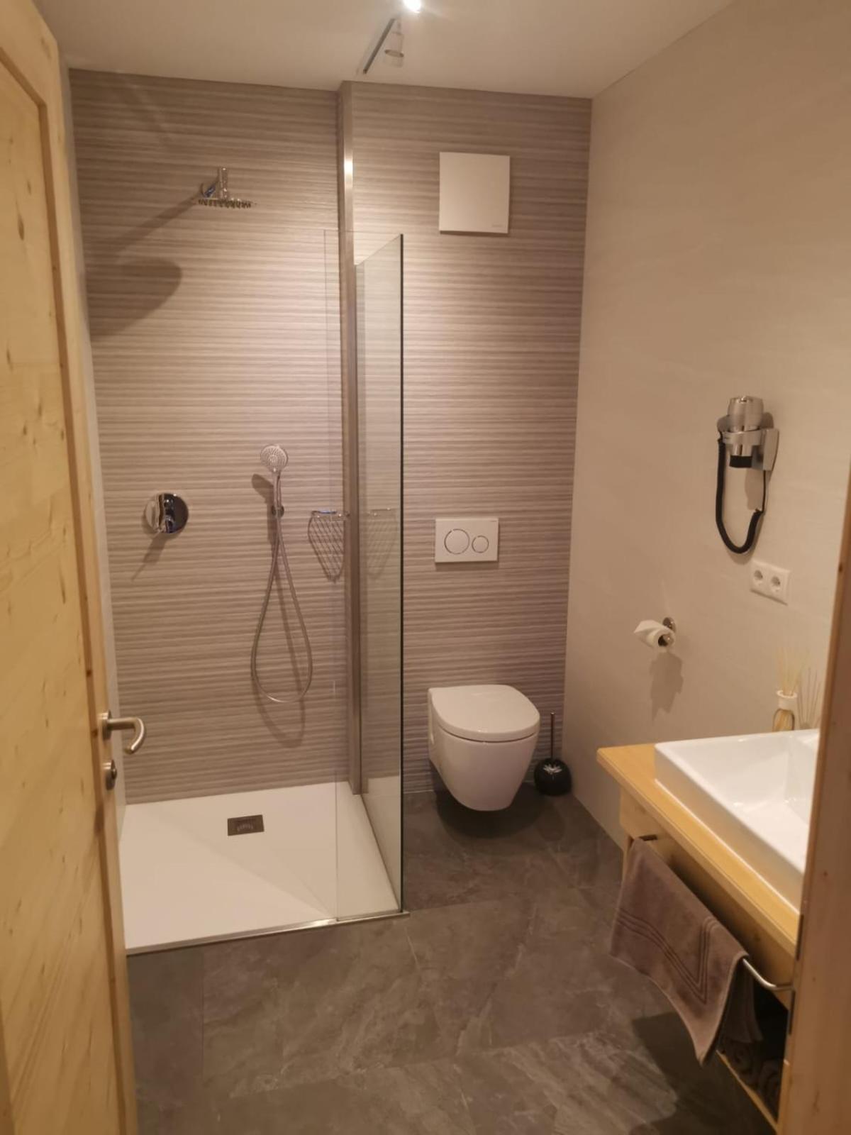 Deluxe Double Room with Shower photo 2