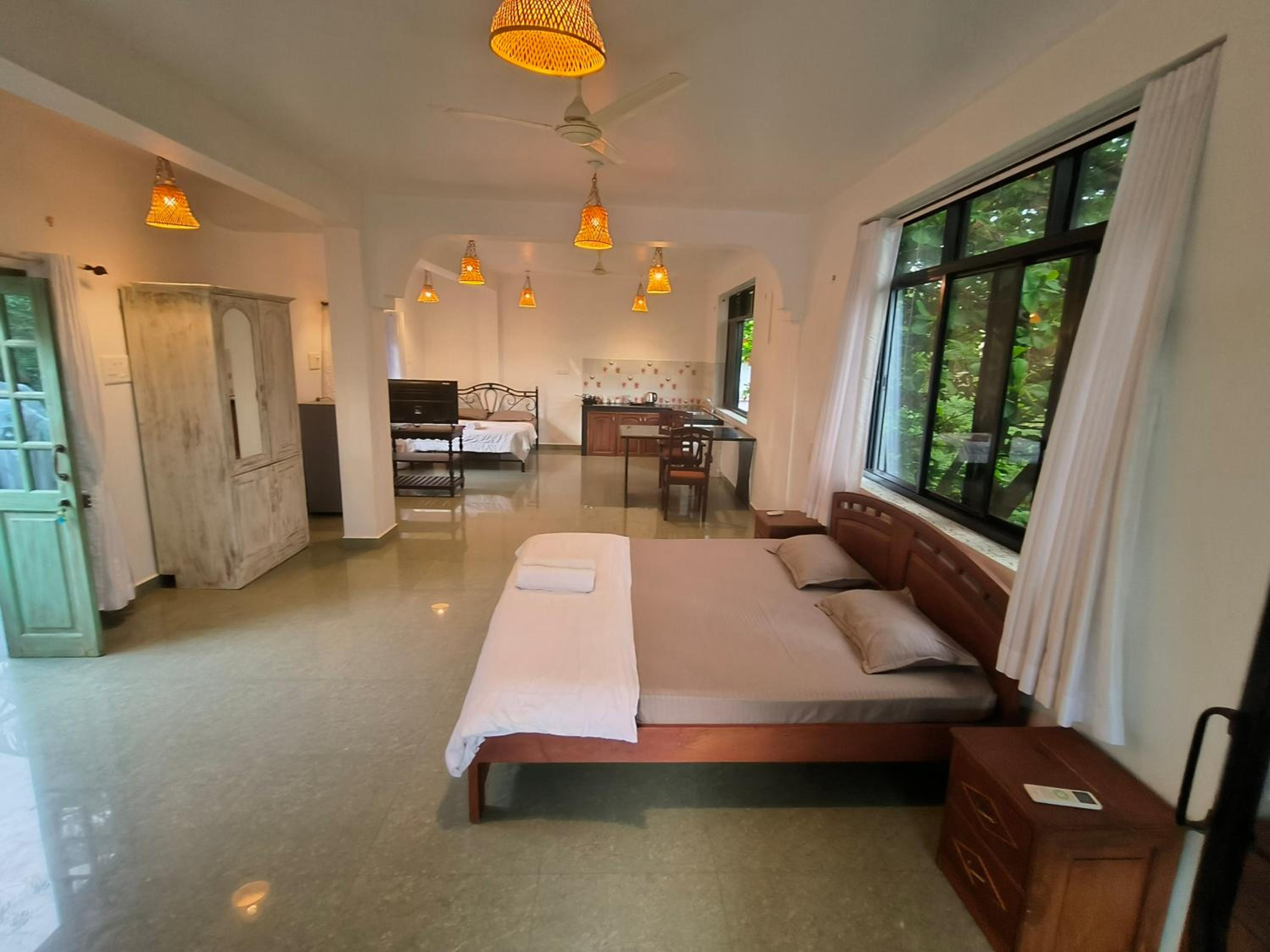 Studio Apartment with Balcony photo 1