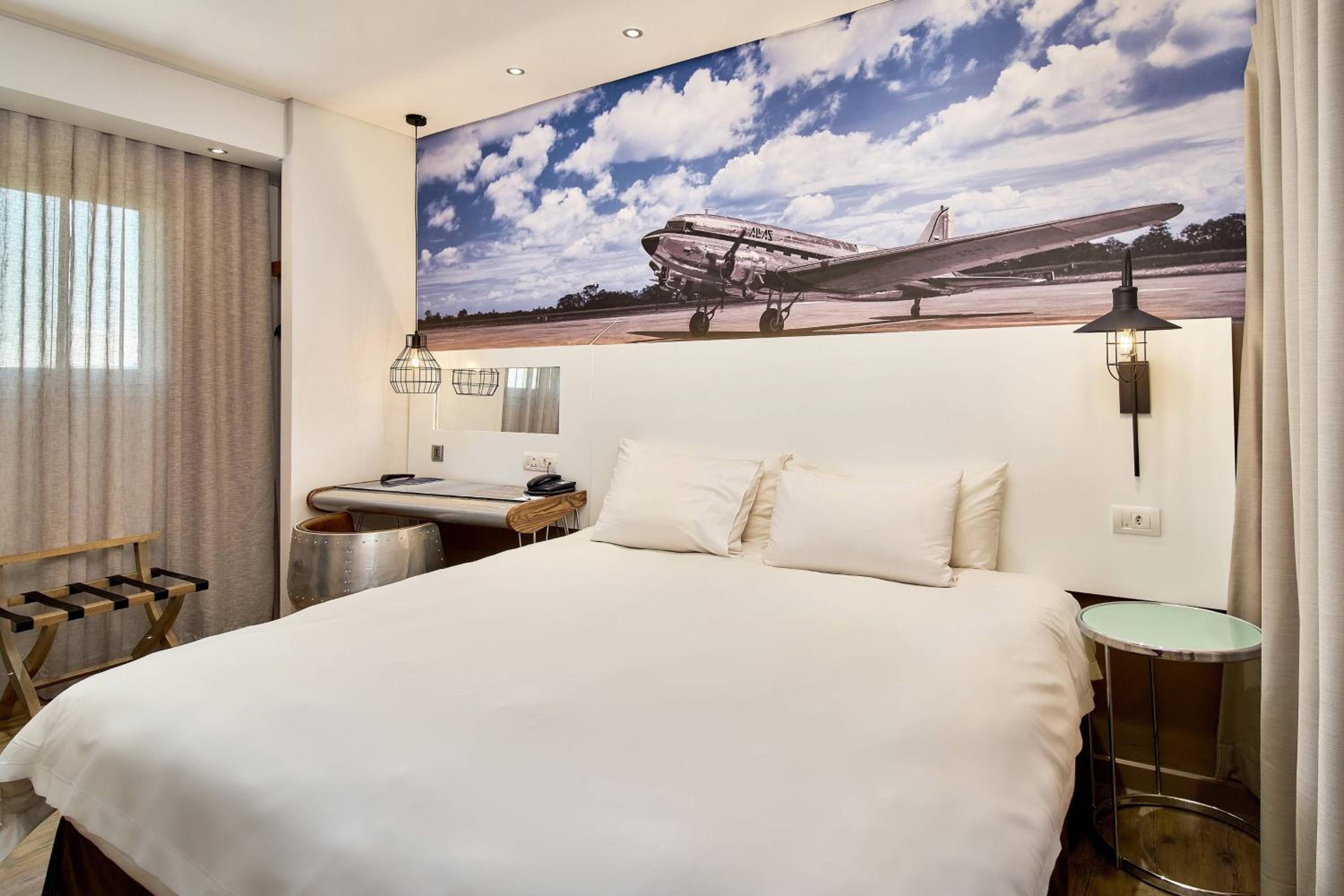 Larger Guest room, 1 King Bed - Photo 5