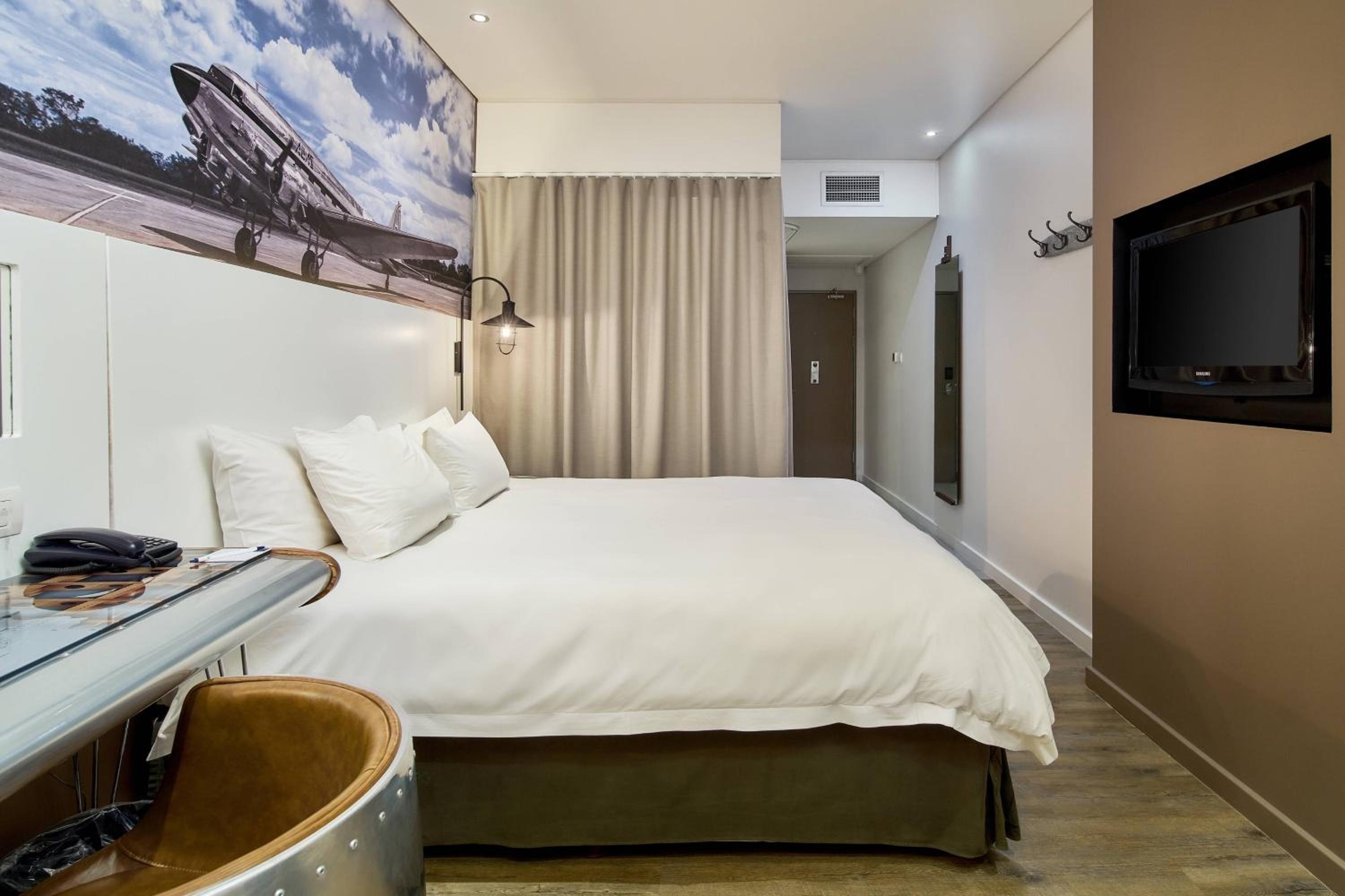 Larger Guest room, 1 King Bed - Photo 3