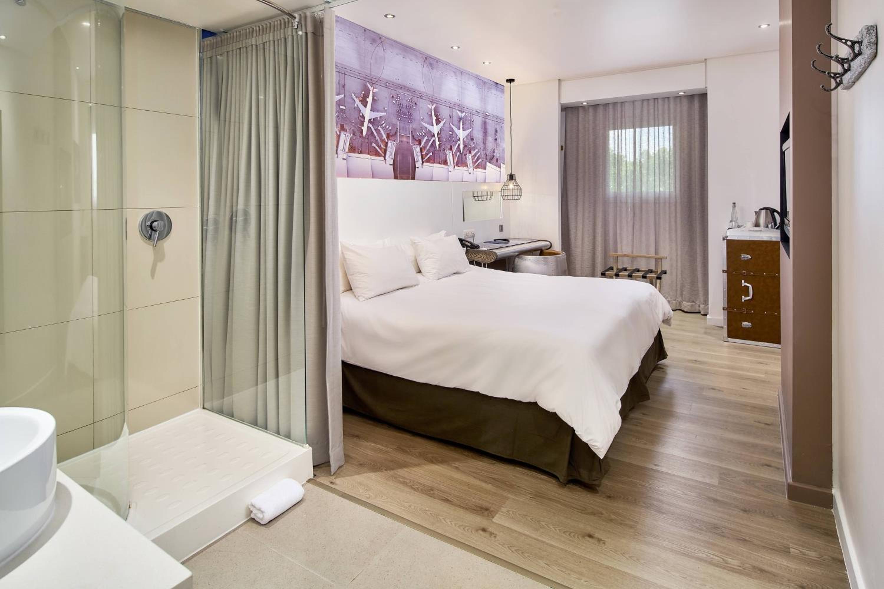Guest room, 1 King Bed - Photo 3