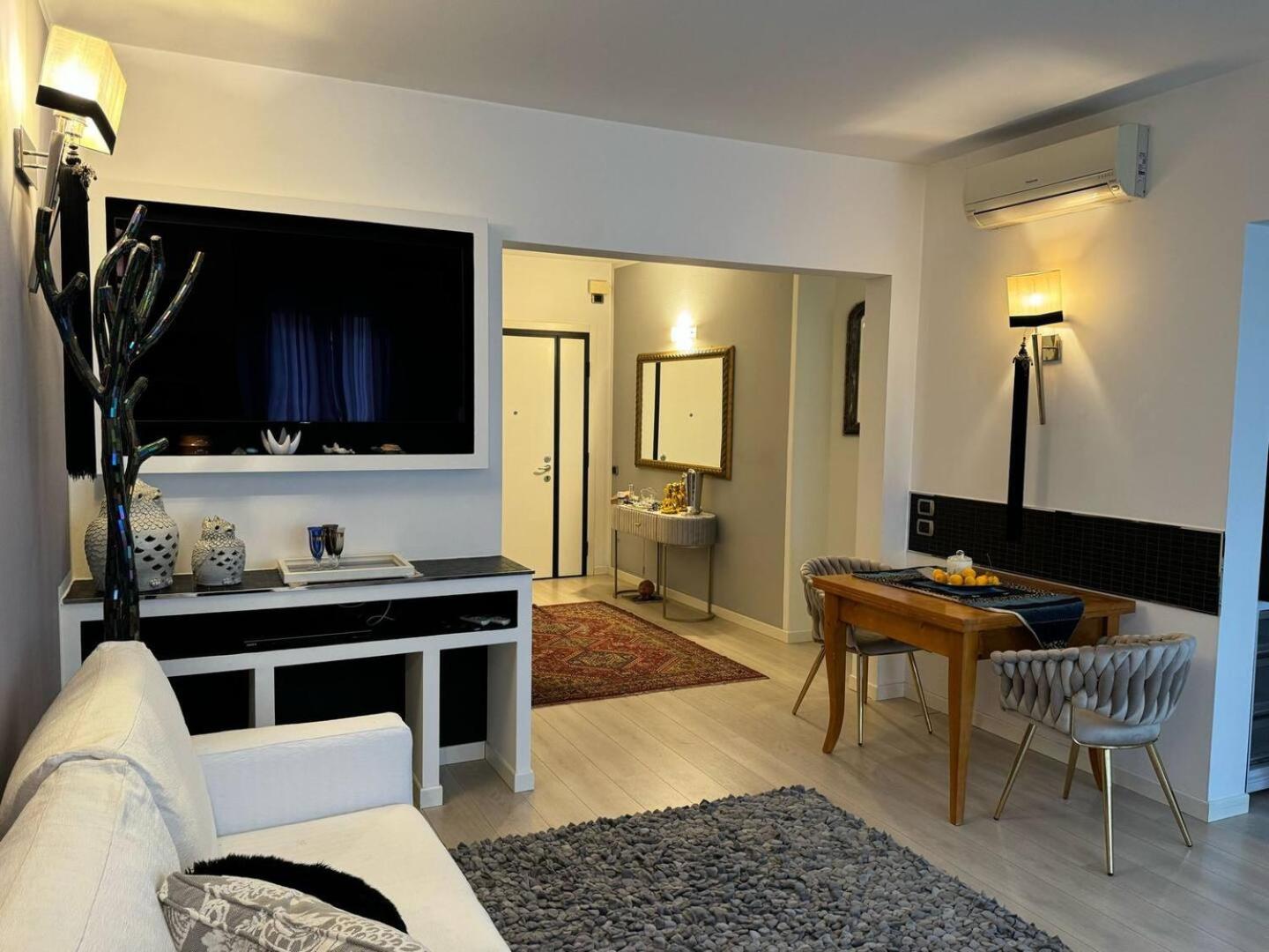 One-Bedroom Apartment photo 3