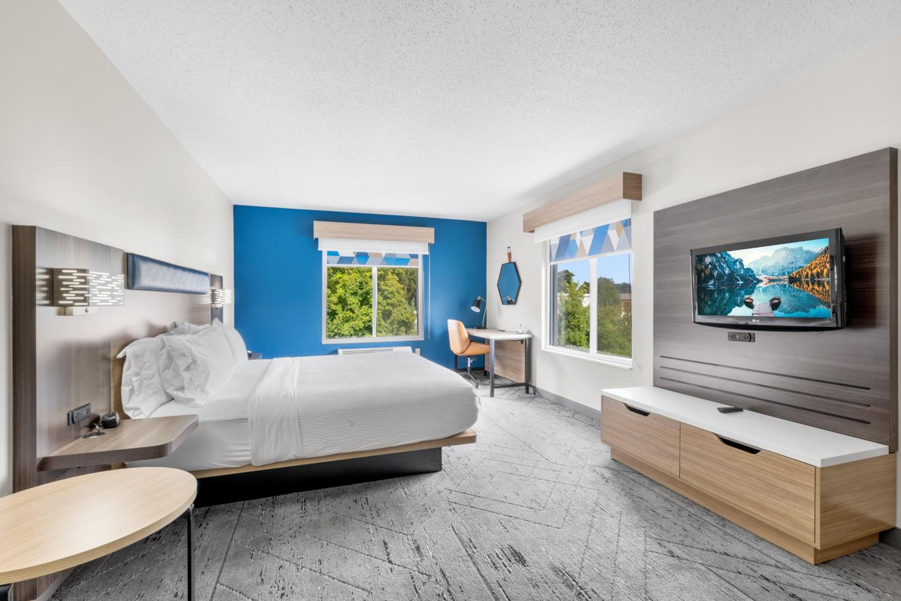Standard King Room - Photo 7