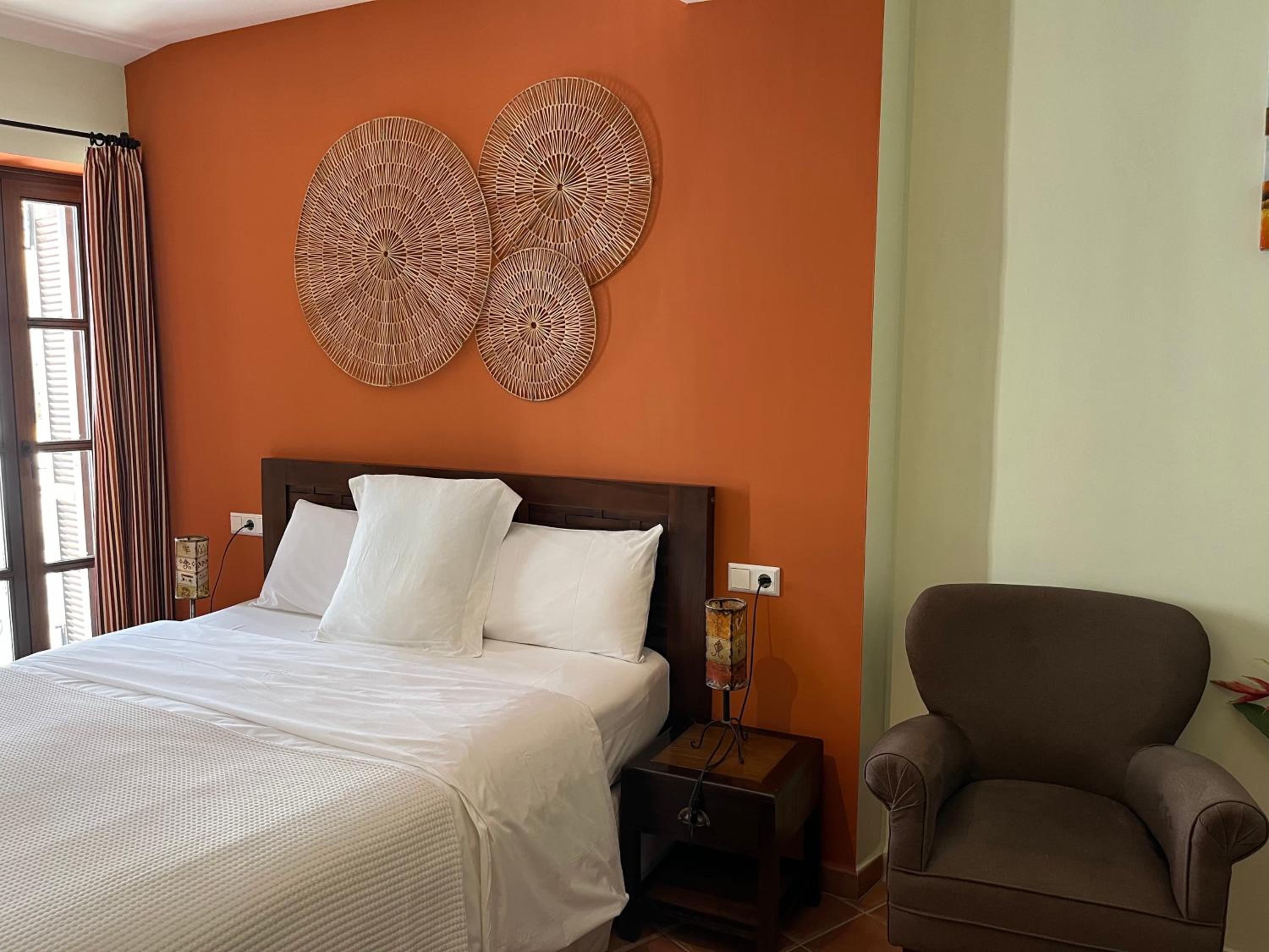 Deluxe Double Room - Photo 17