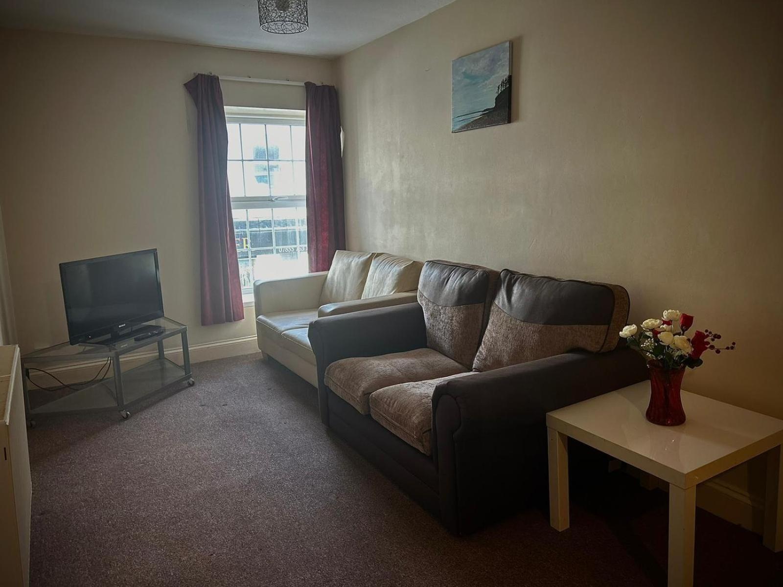 Three-Bedroom Apartment photo 2