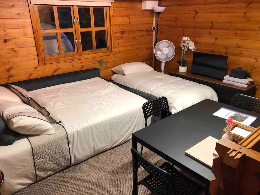 One-Bedroom House photo 1