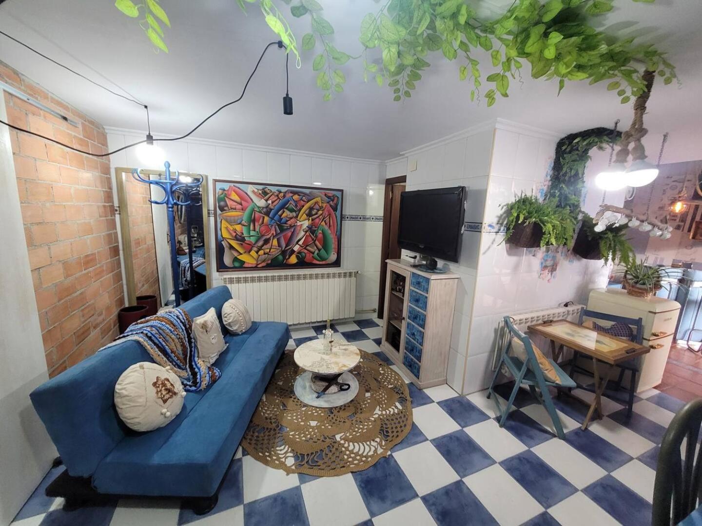 Apartamento de Dos Dormitorios con Vista al Jardín