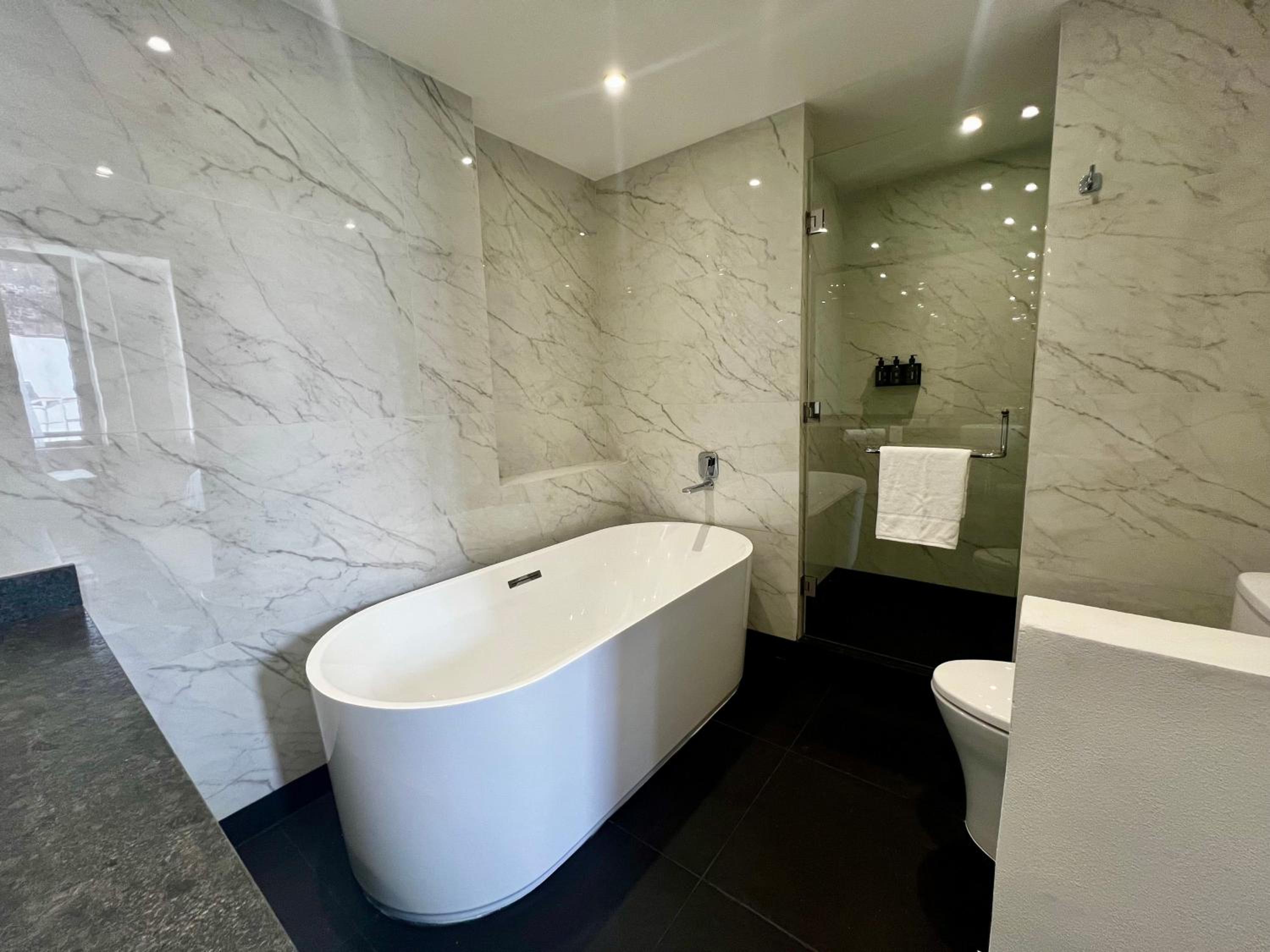 Suite with Spa Bath - Photo 8