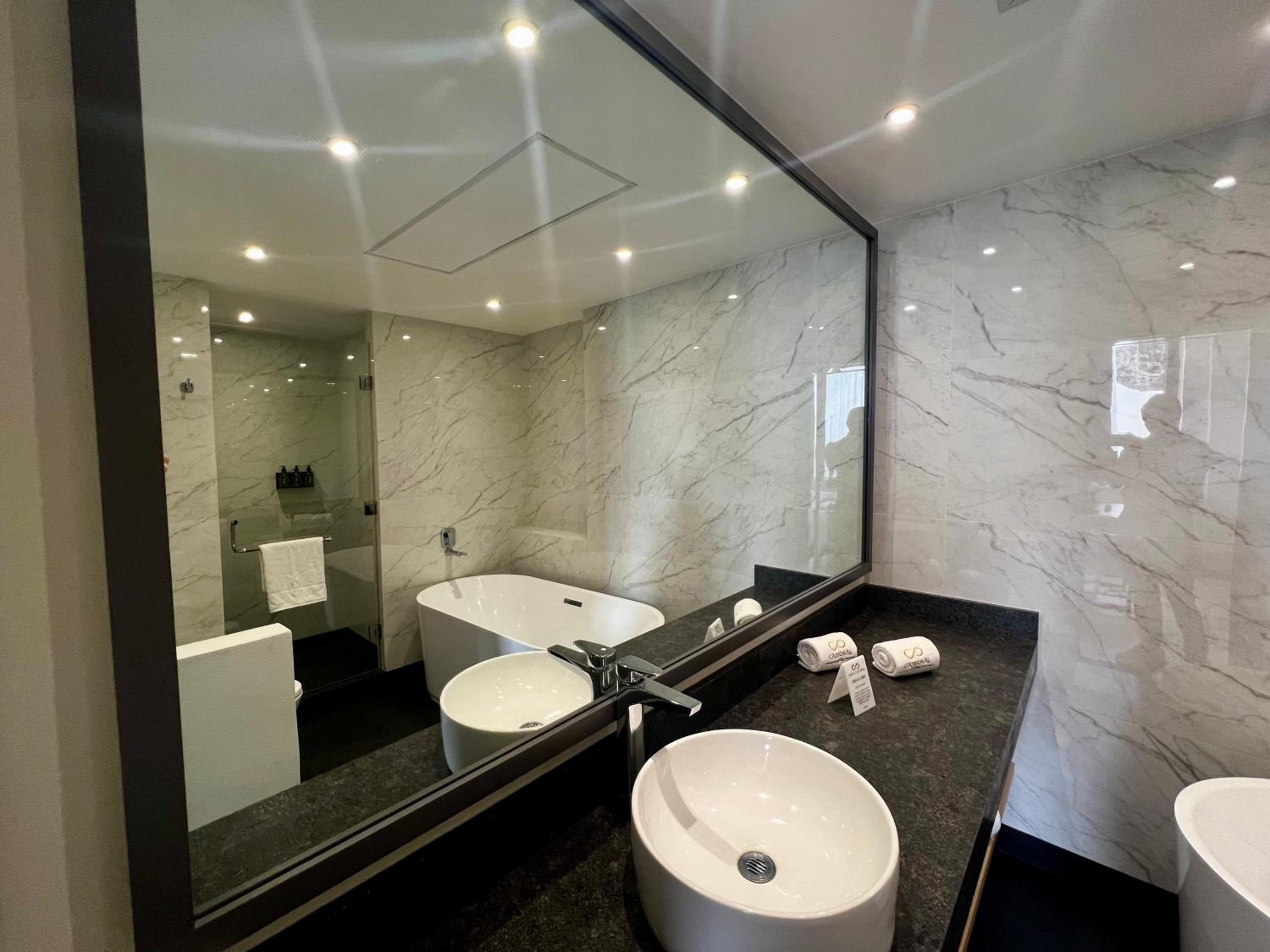 Suite with Spa Bath - Photo 7
