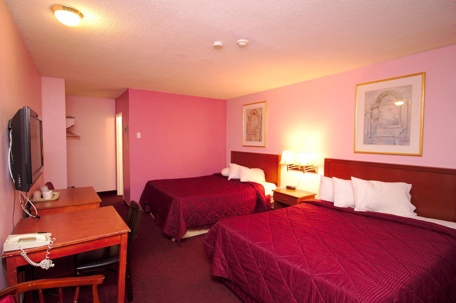 Queen Room with Two Queen Beds - Photo 3