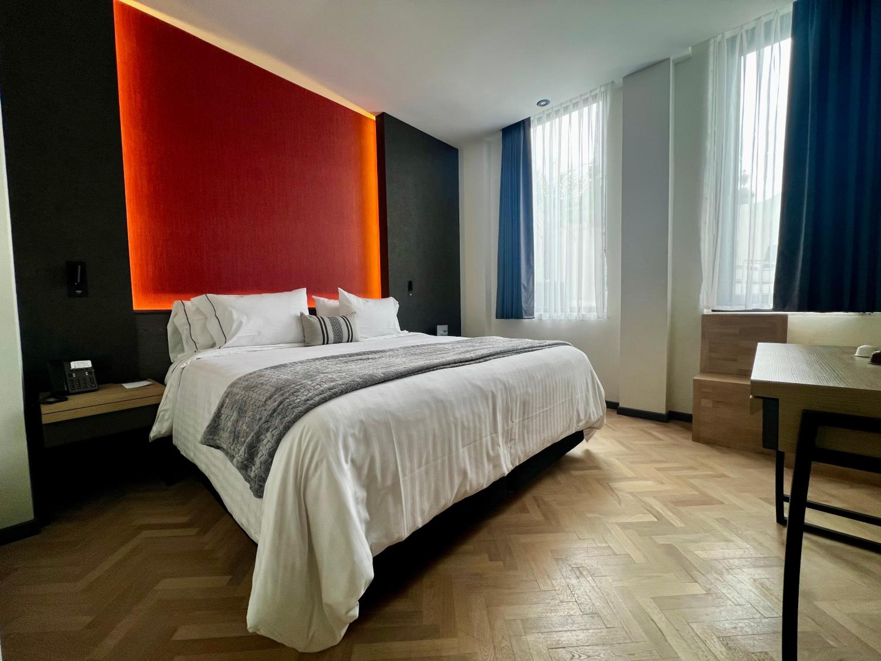 Suite with Spa Bath - Photo 10