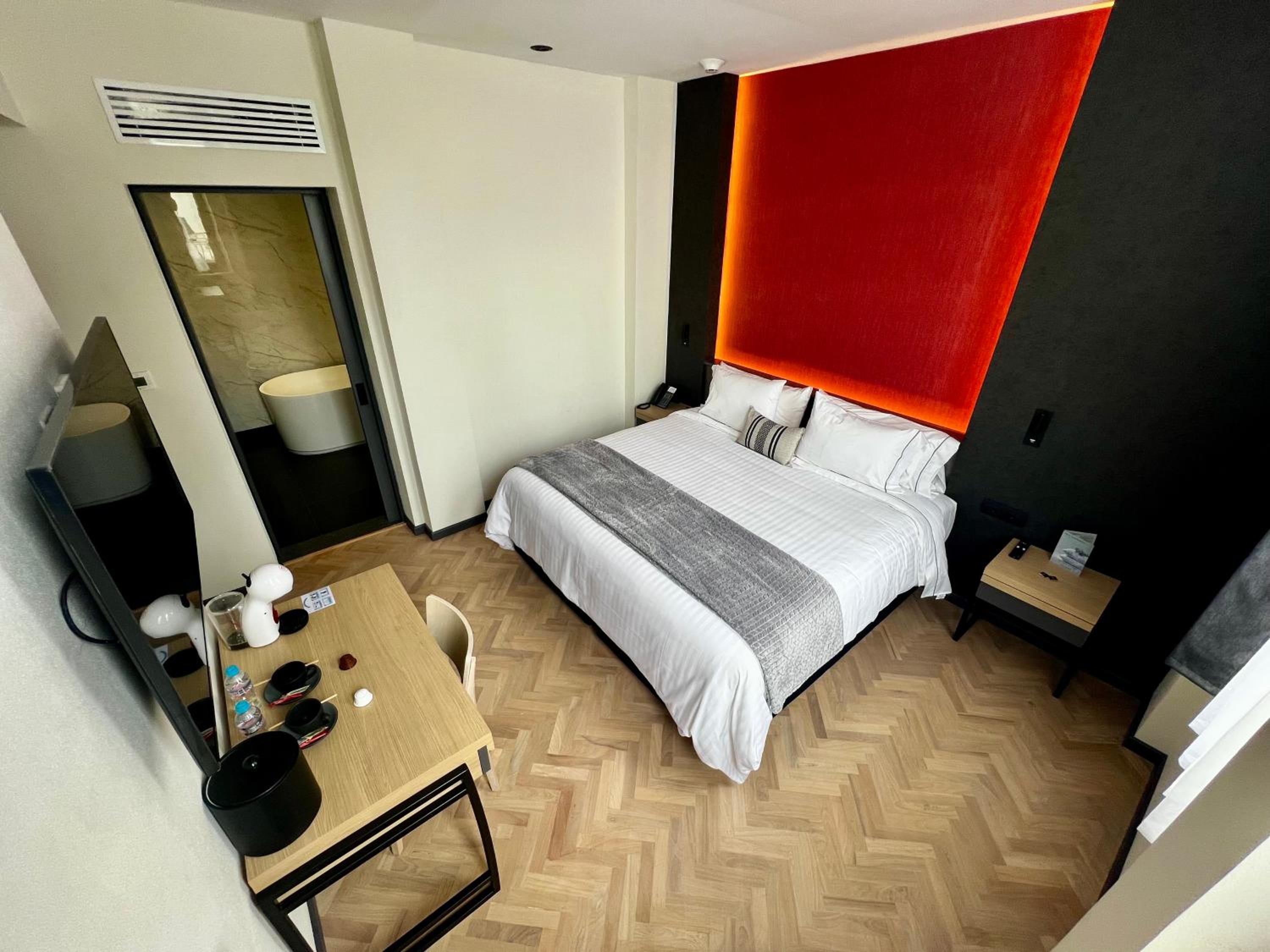 Suite with Spa Bath - Photo 9