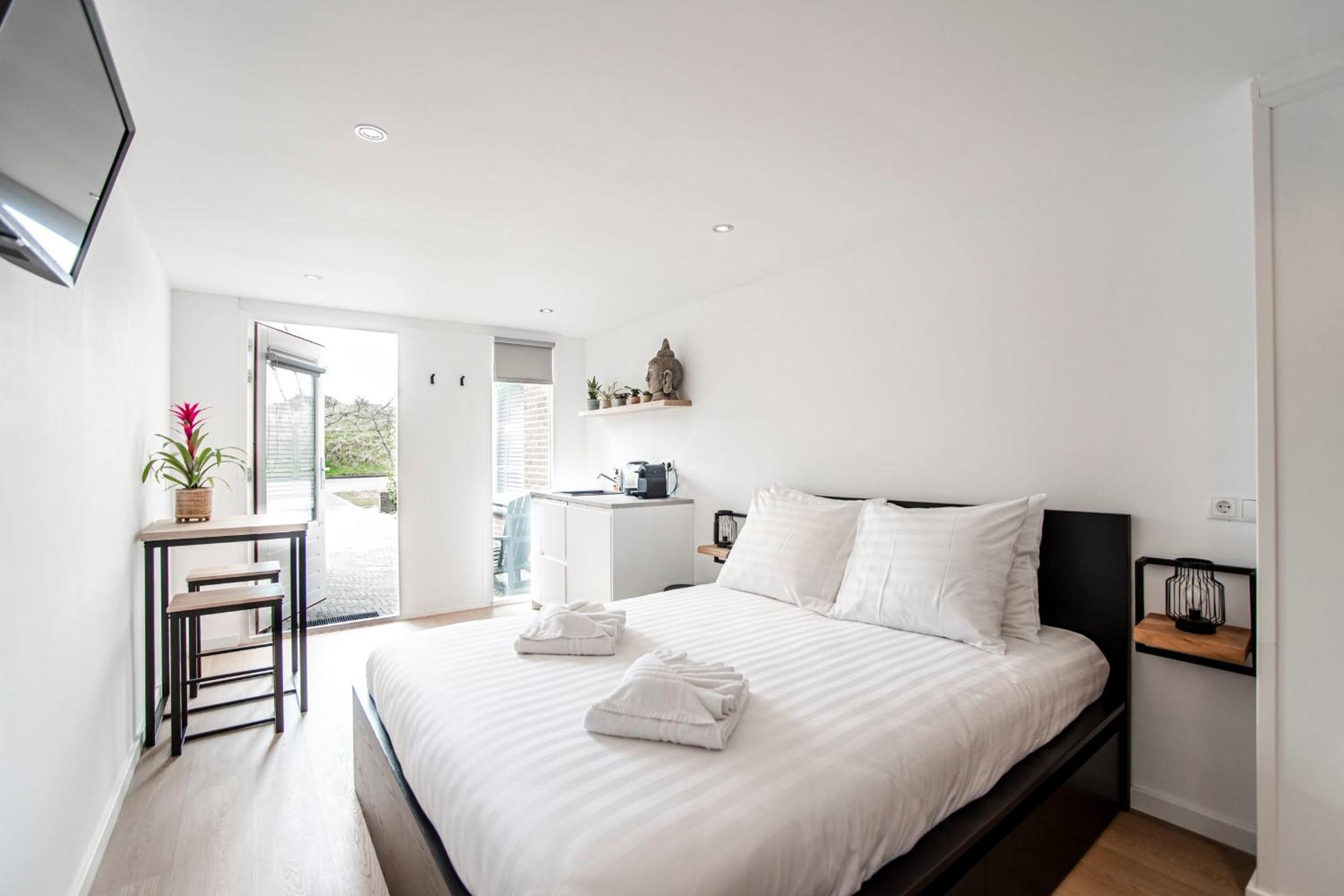One-Bedroom Apartment - Photo 1