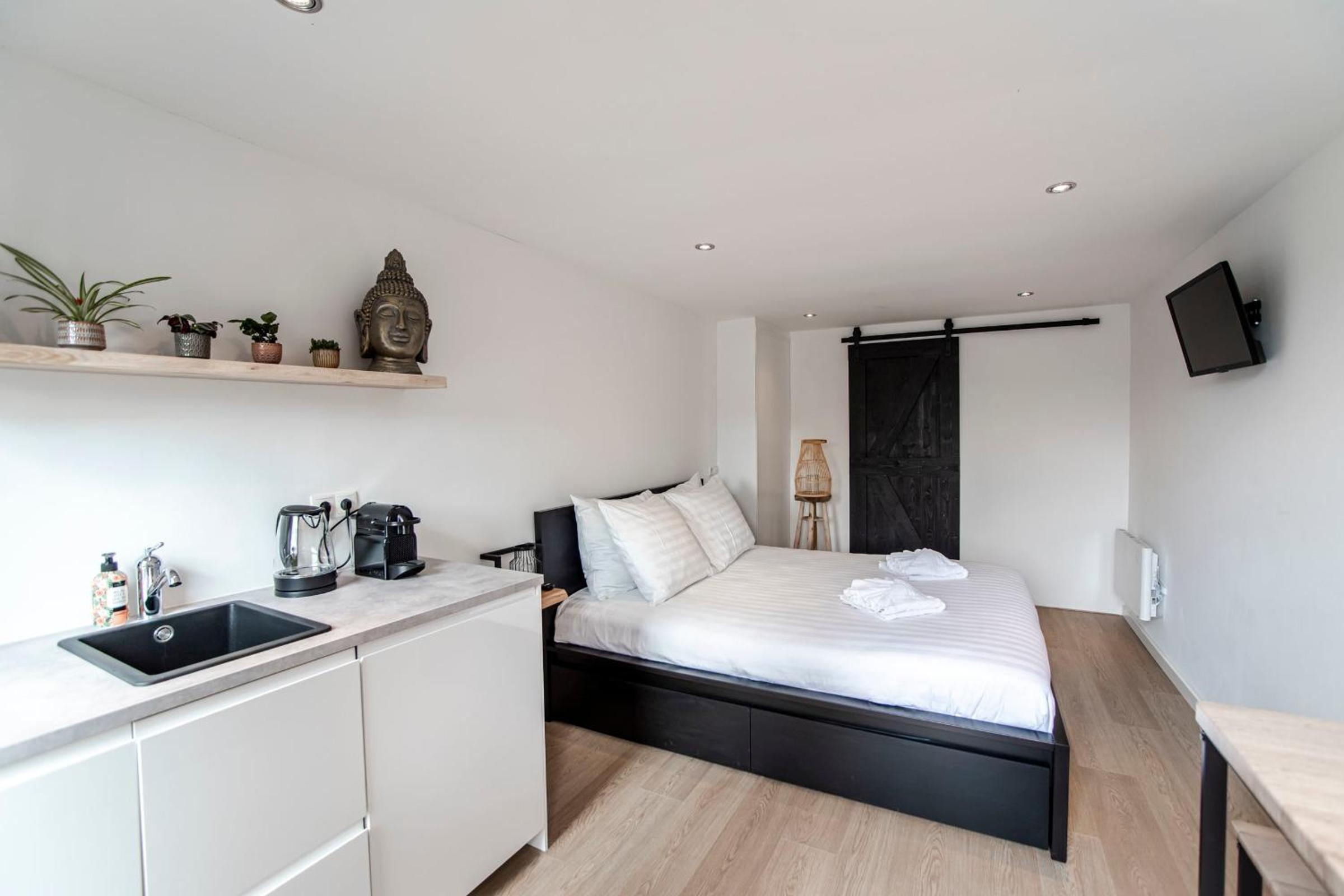 One-Bedroom Apartment - Photo 27