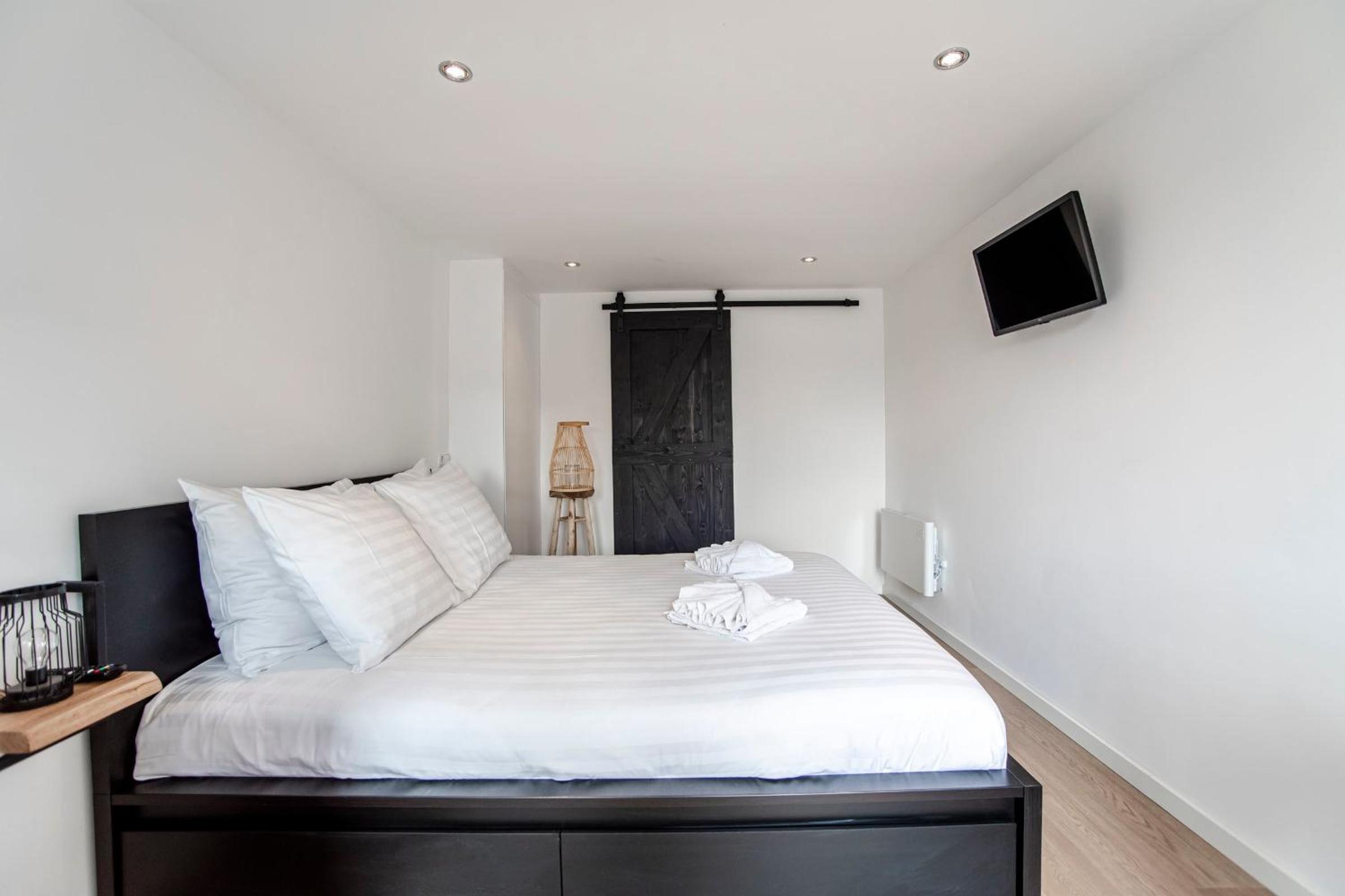 One-Bedroom Apartment - Photo 26