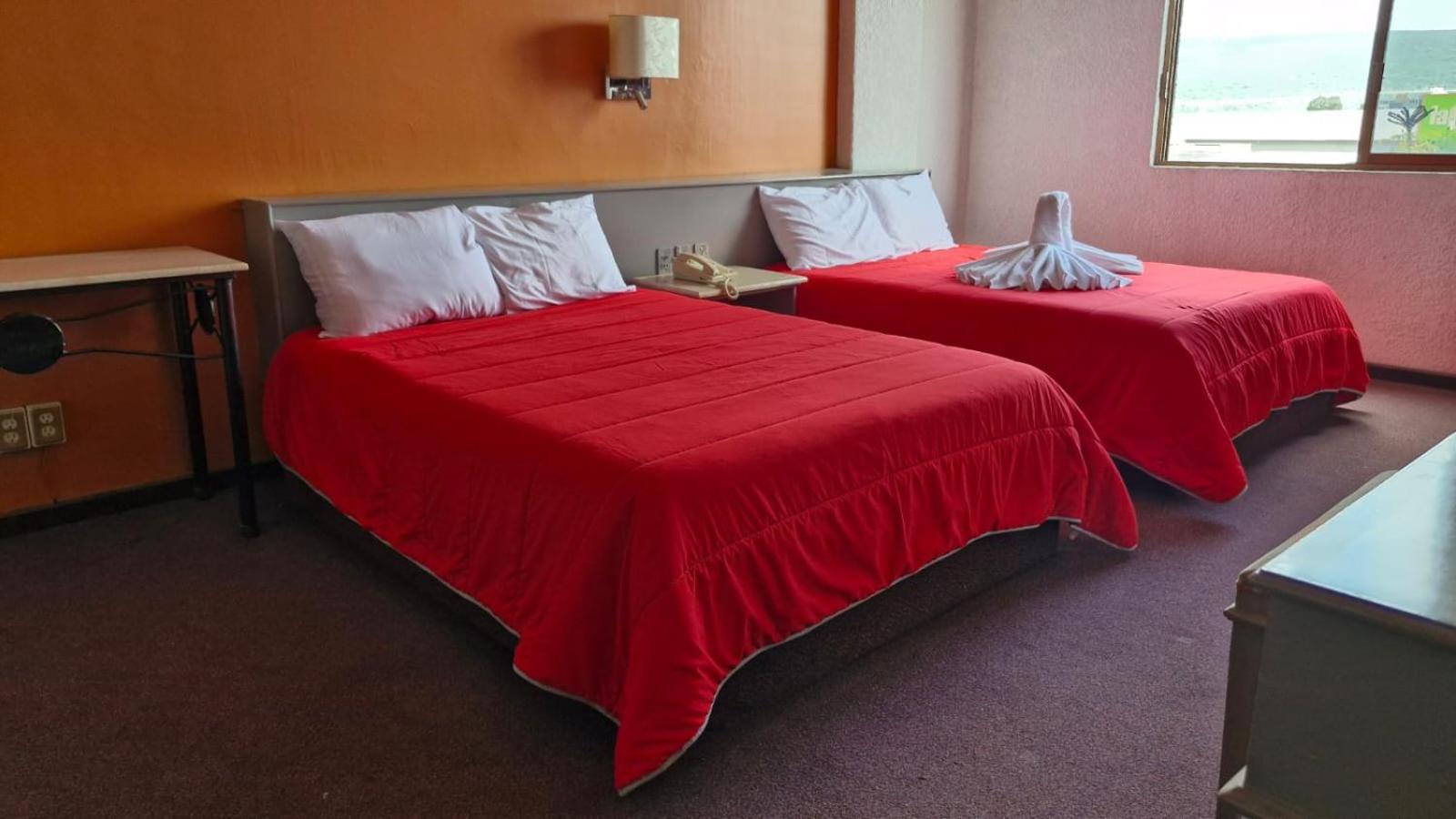 Standard Twin Room - Photo 1